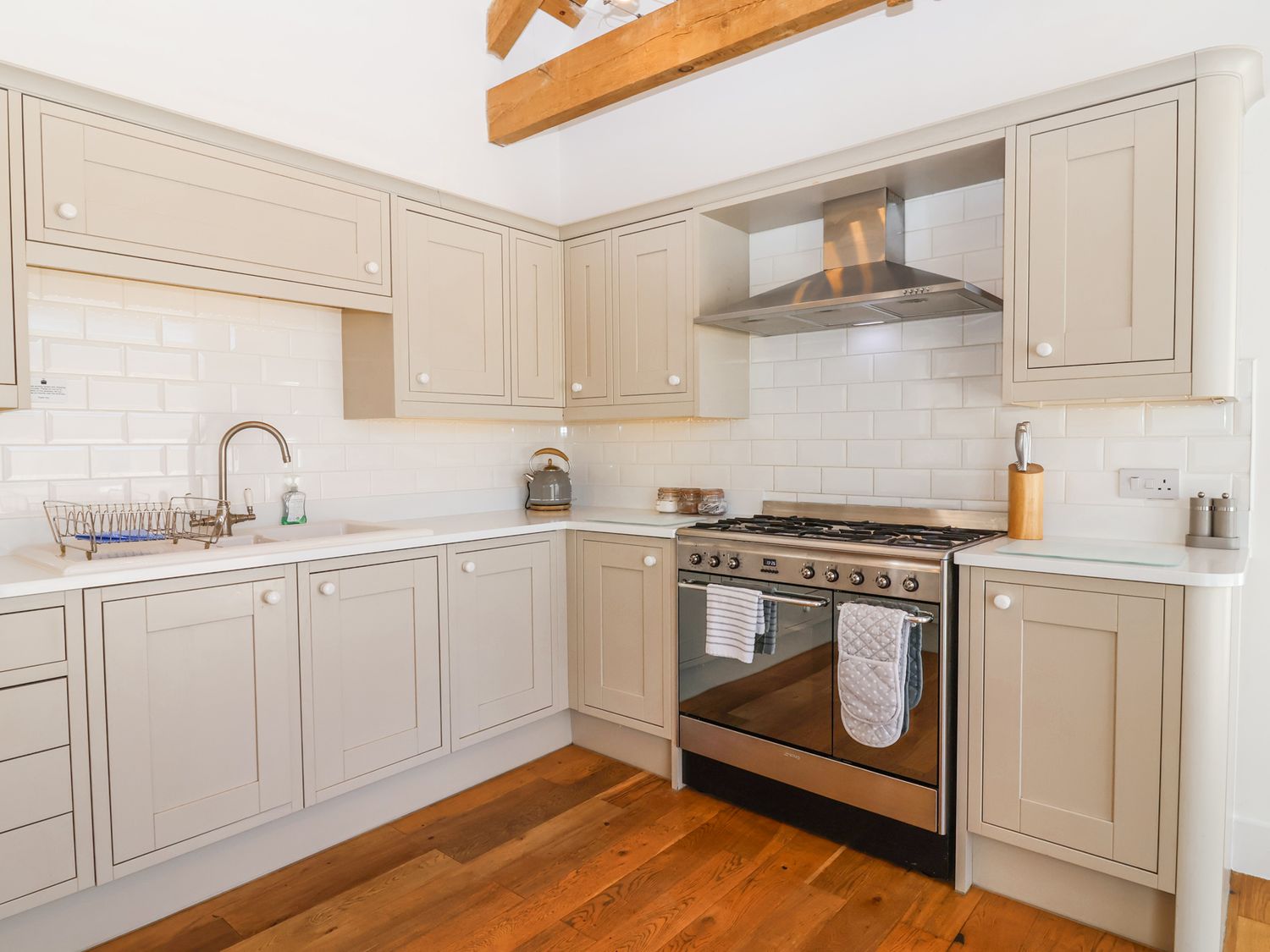 Old Orchard Barn, St. Mellion near St Dominick, Cornwall. In a AONB. Pet-friendly. Hot tub. Smart TV