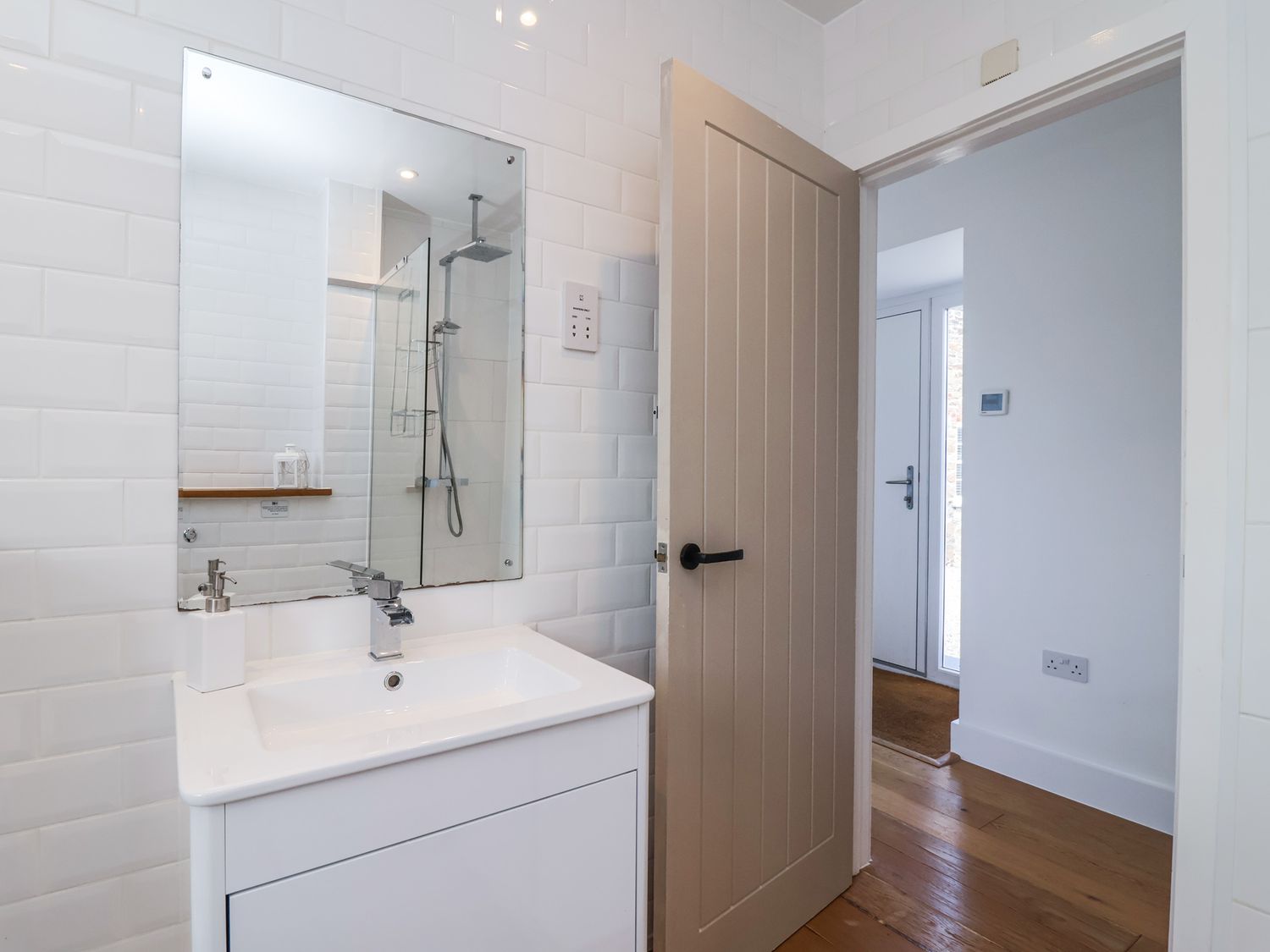 Old Orchard Barn, St. Mellion near St Dominick, Cornwall. In a AONB. Pet-friendly. Hot tub. Smart TV