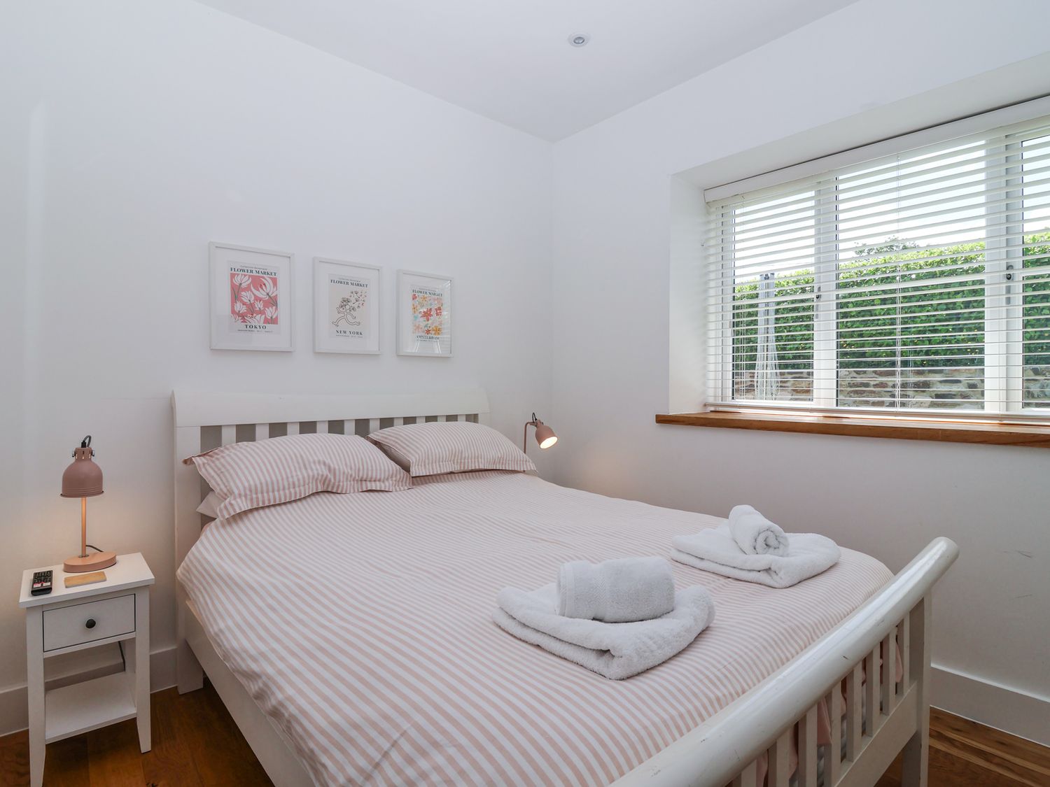 Old Orchard Barn, St. Mellion near St Dominick, Cornwall. In a AONB. Pet-friendly. Hot tub. Smart TV