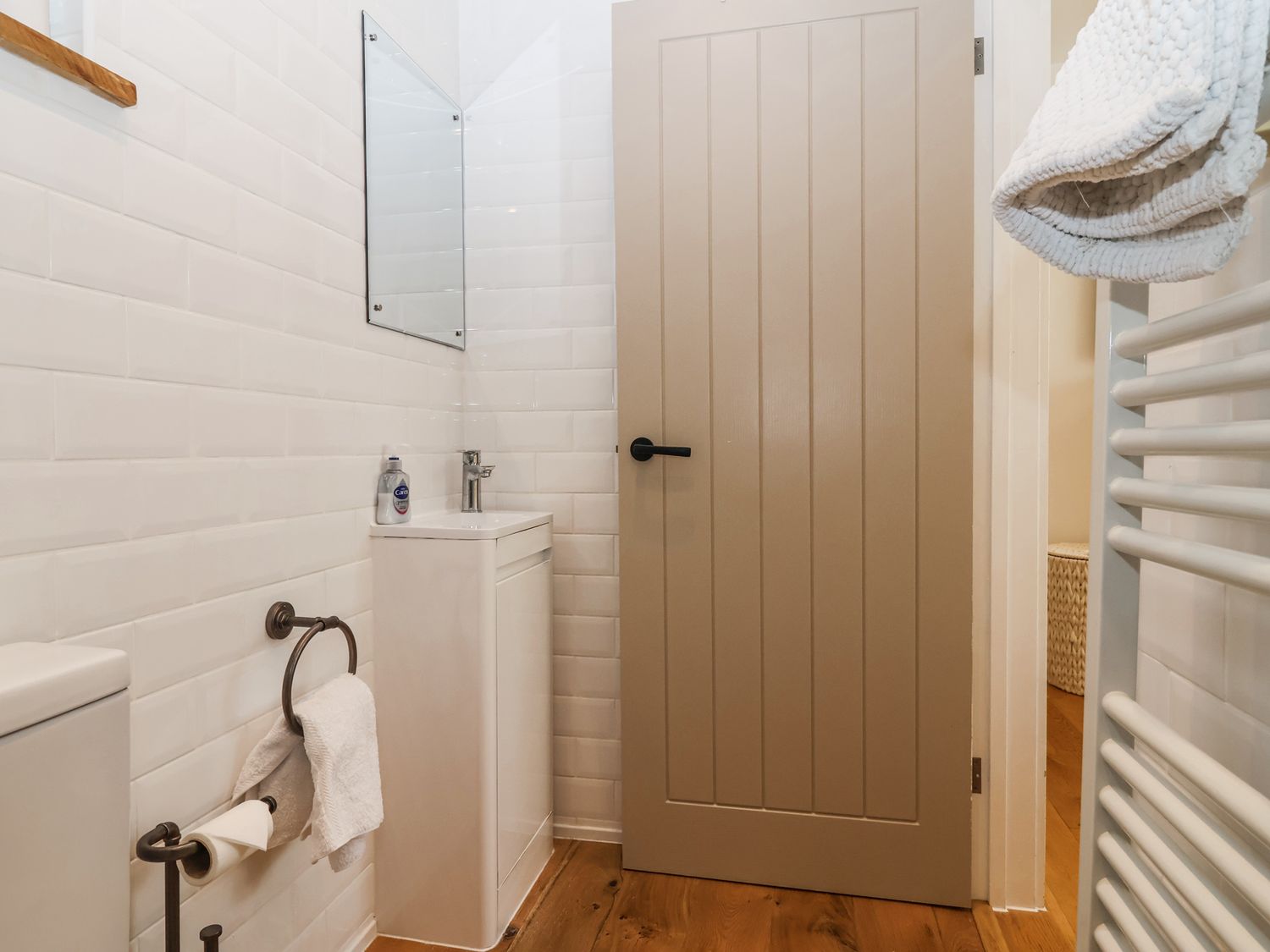 Old Orchard Barn, St. Mellion near St Dominick, Cornwall. In a AONB. Pet-friendly. Hot tub. Smart TV