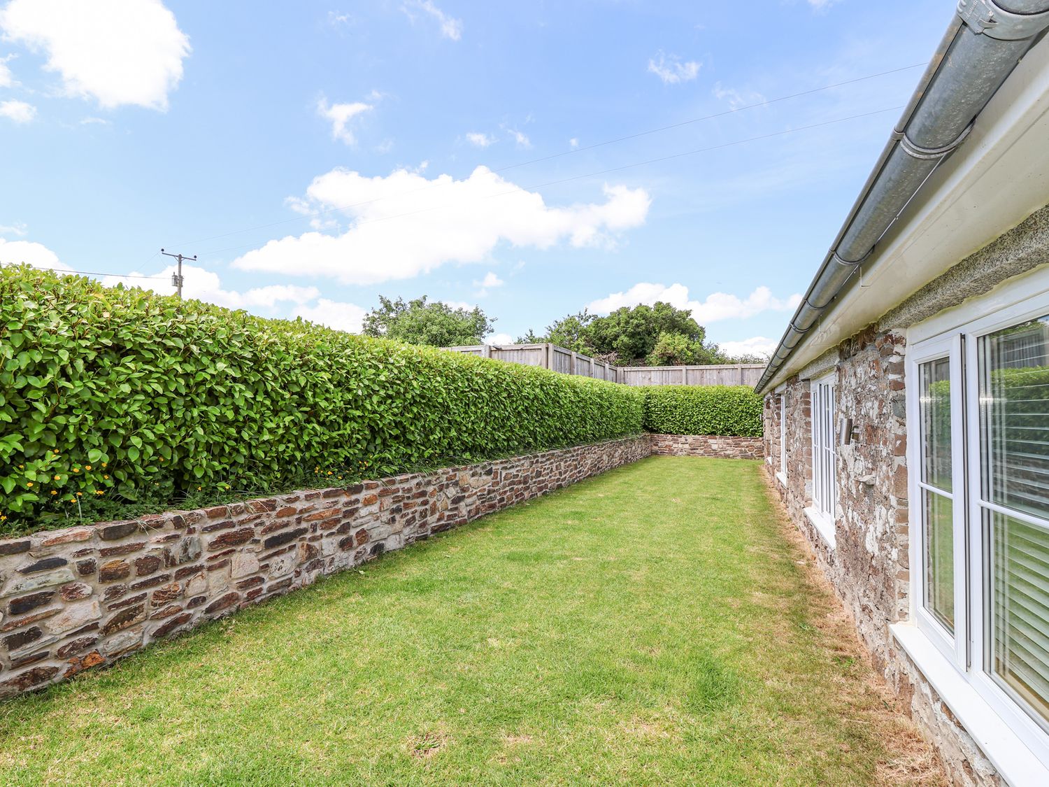 Old Orchard Barn, St. Mellion near St Dominick, Cornwall. In a AONB. Pet-friendly. Hot tub. Smart TV