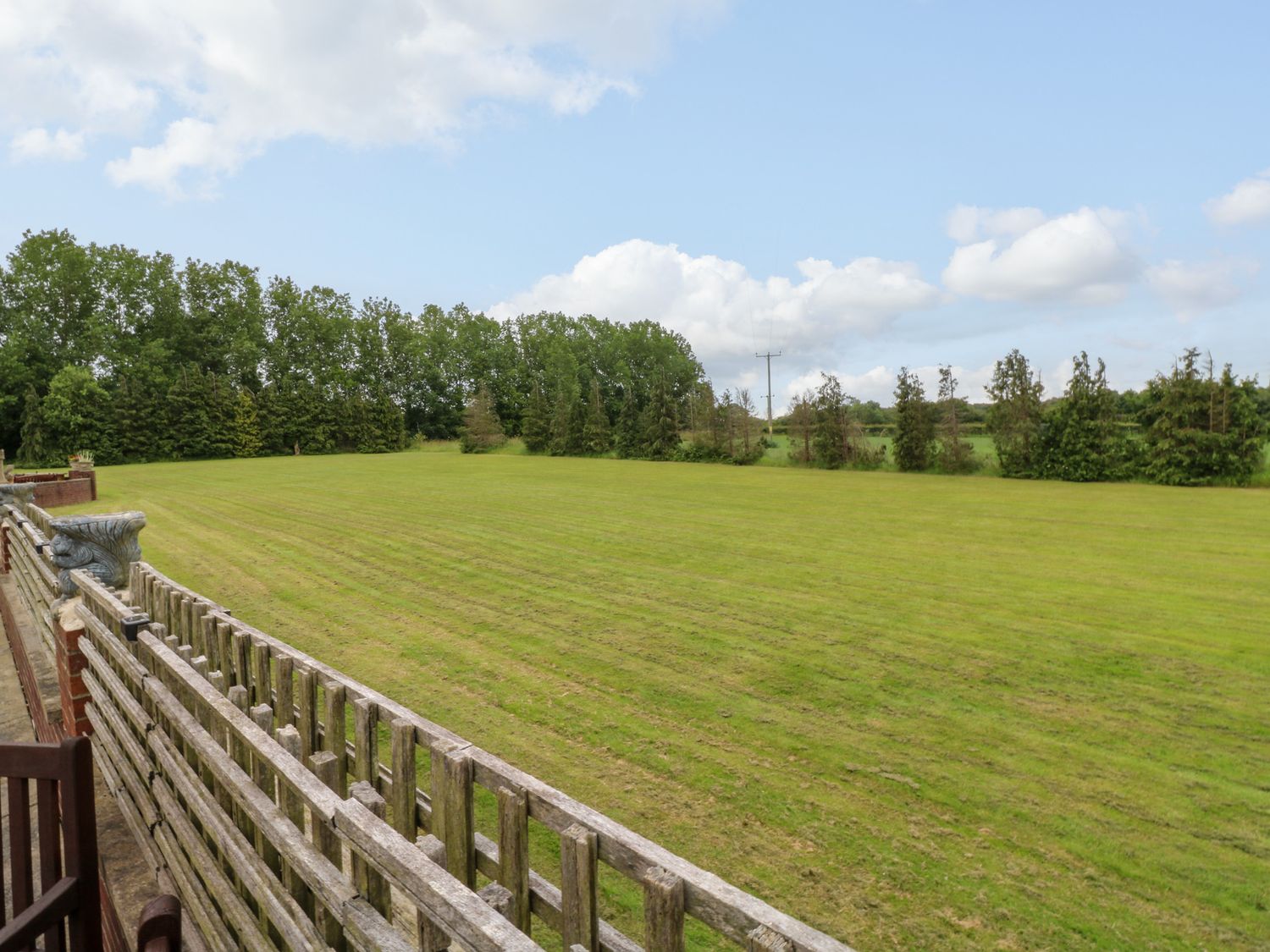 Stensonhill Lodge in Derby, Derbyshire. Hot tub. Pet-friendly. Ground-floor living. Family-friendly.