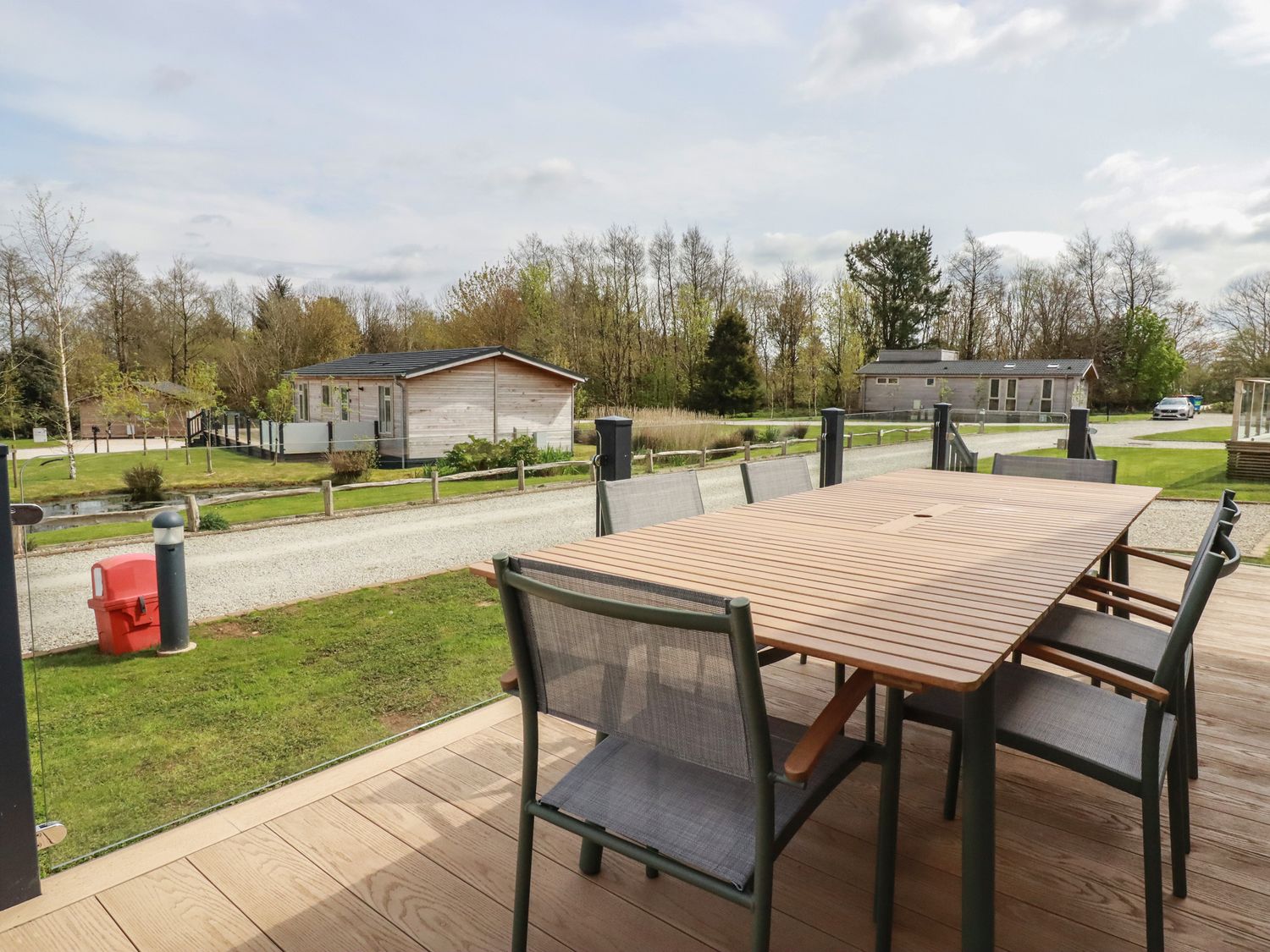 4 Meadow Retreat is in Dobwalls in Cornwall. Luxury lodge. Pet-friendly. WiFi. Terrace with hot tub.