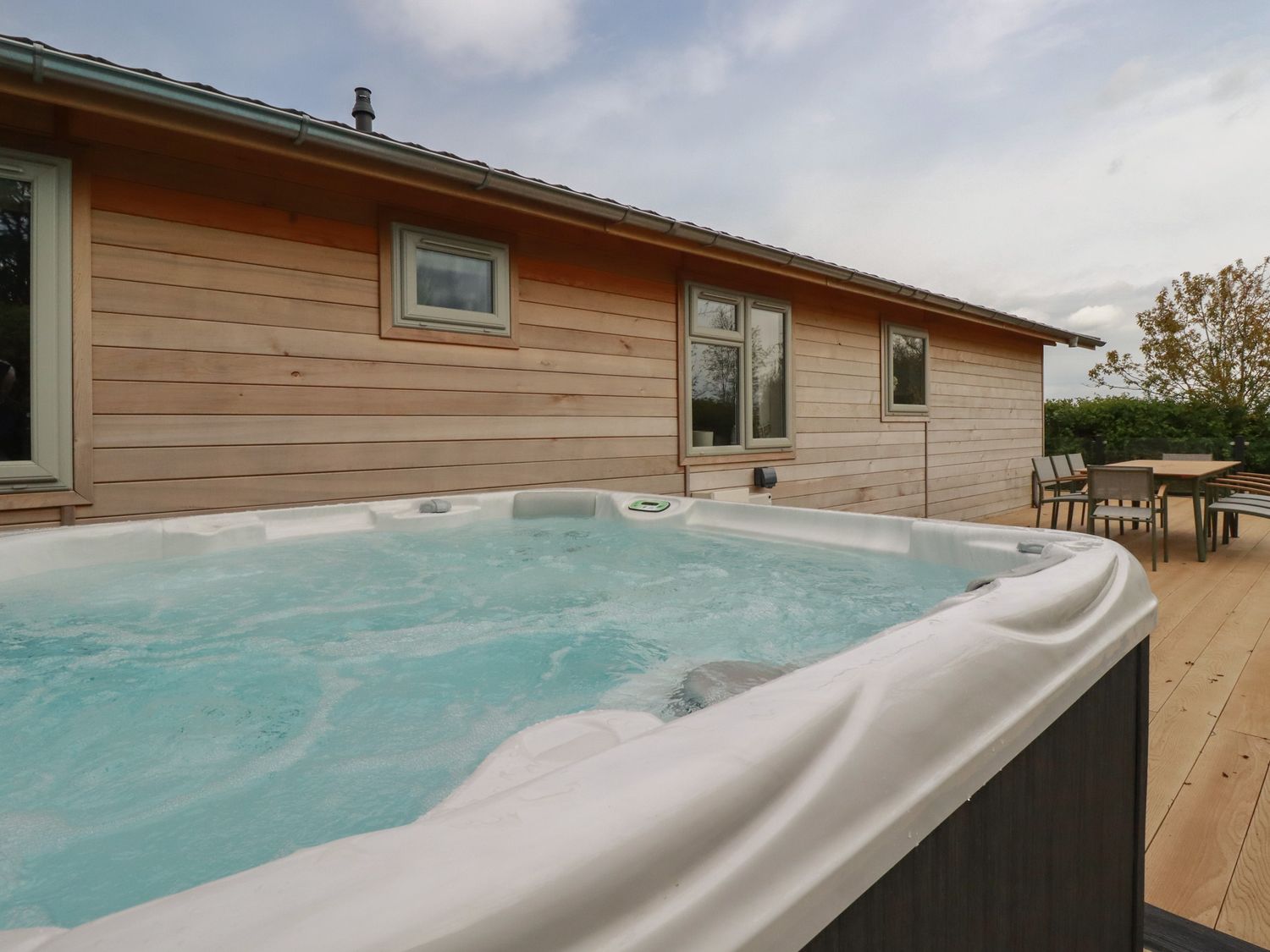 6 Faraway Fields is in Dobwalls, Cornwall. WiFi. Pet-friendly. Country views. Decking with hot tub. 