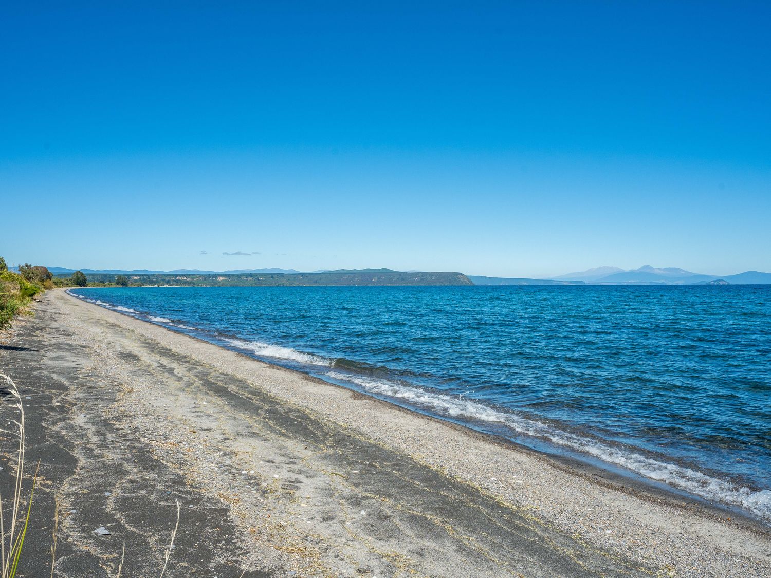 Lakefront Style - Lake Taupo Holiday Home                     photo 34