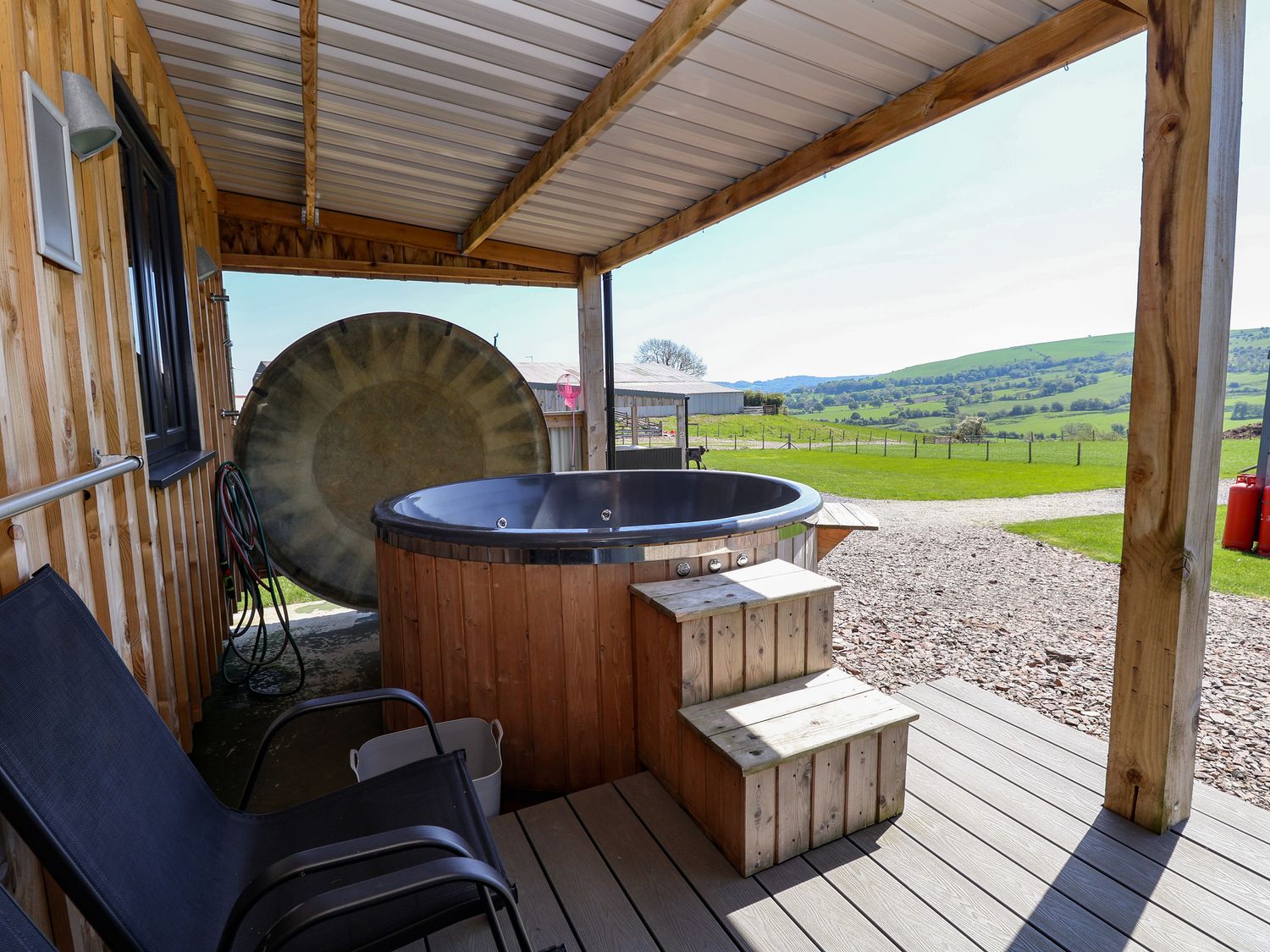 Fenlli, Cilcain, Flintshire. In an AONB. Close to a shop and a pub. Countryside views. Hot tub. WiFi