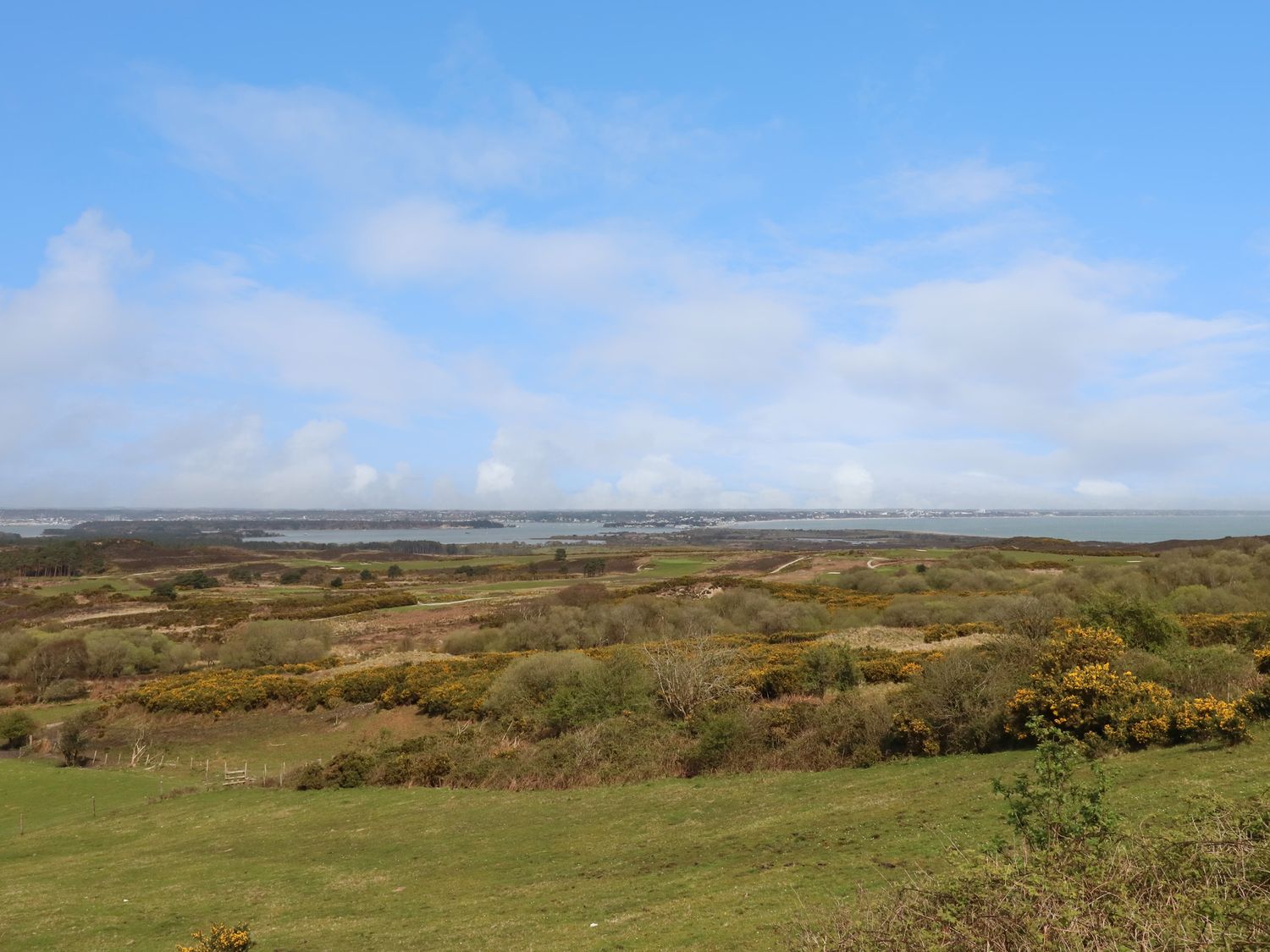 Rempstone Farmhouse, Corfe Castle in Dorset. Woodburning stove. Rural location. Games room. Hot tub.