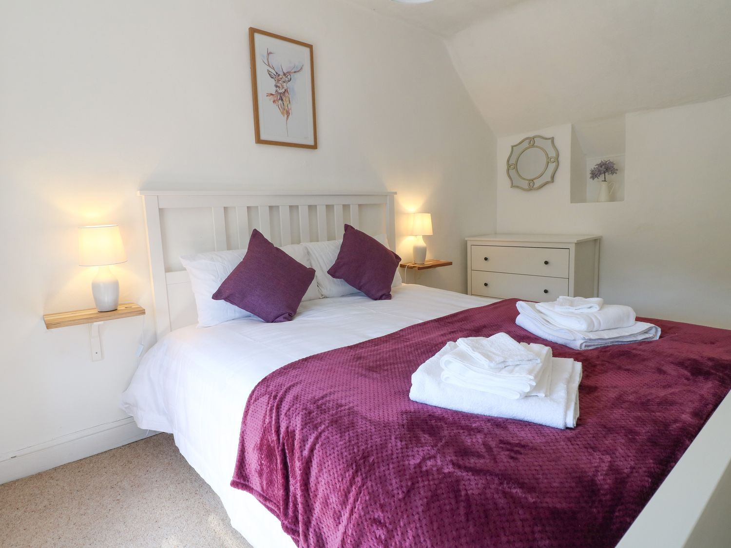 Roseville, Cromford, Derbyshire. Near Peak District National Park. Pet-friendly. Close to a shop. TV