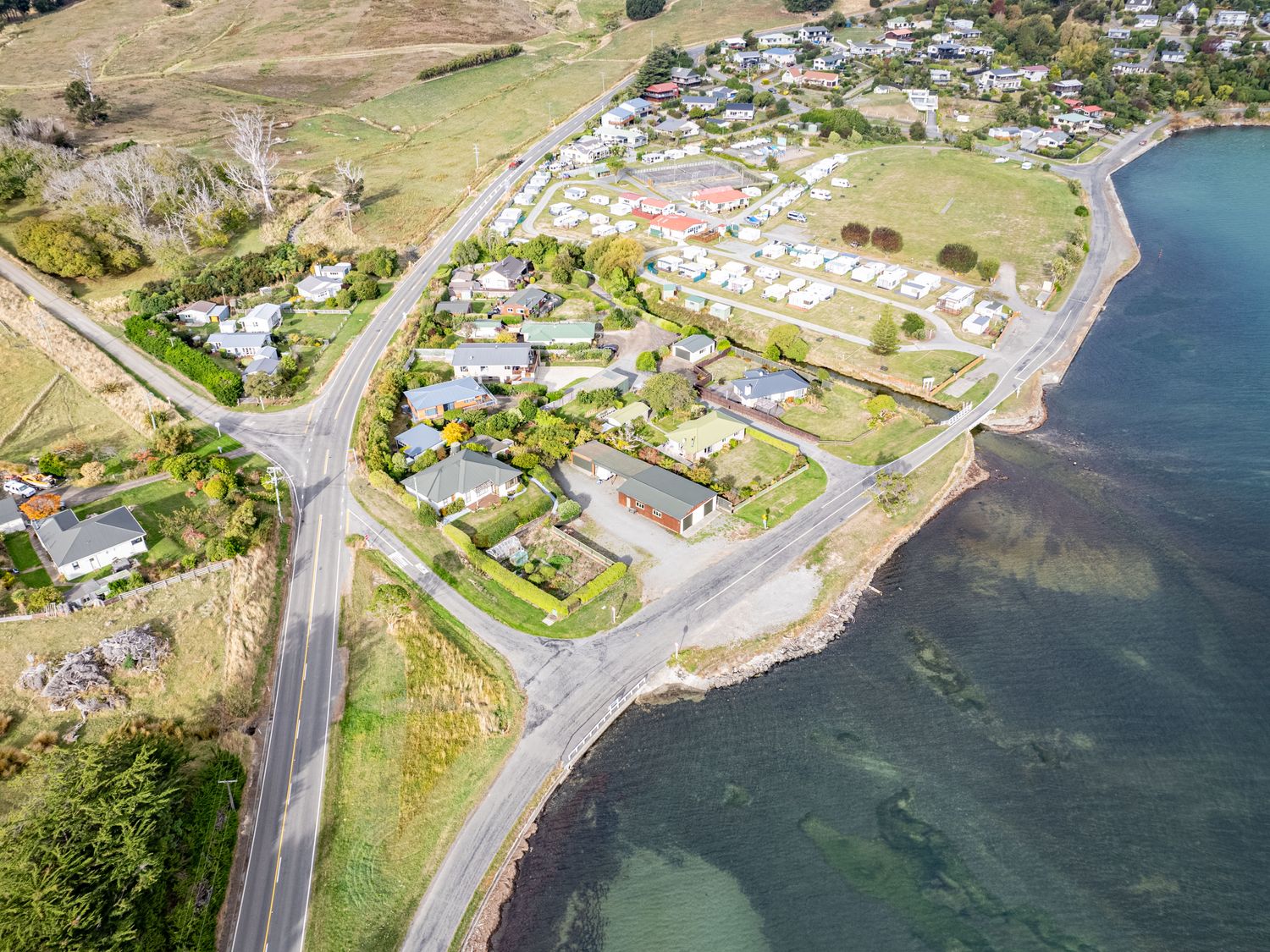 Tui's Retreat - Duvauchelle Holiday Home                     photo 38