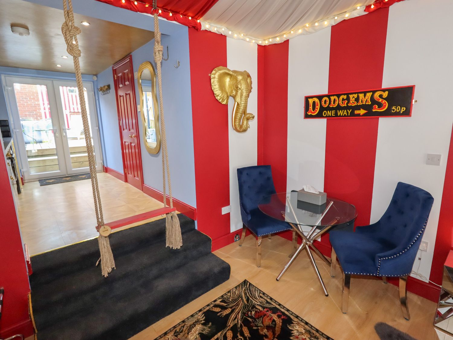 Circus Circus in Holywell, Flintshire. Hot tub. Romantic. Public car park. Smart TV. Enclosed garden