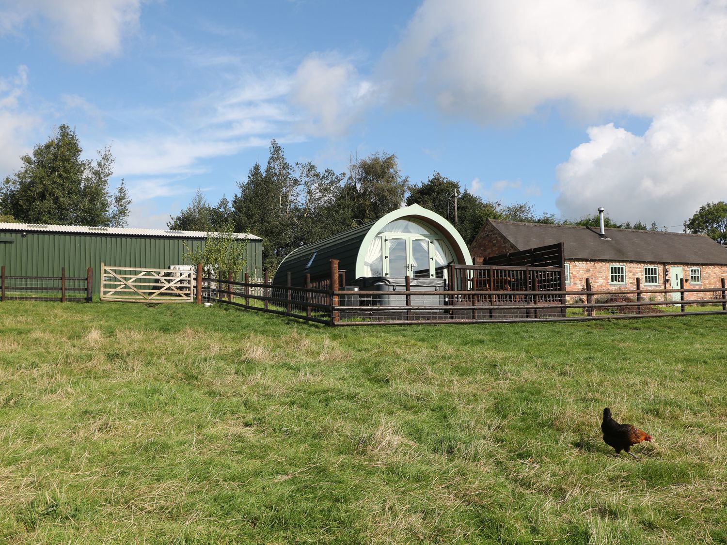 Belle’s View, Freehay, Staffordshire. Hot tub. Near Alton Towers. Enclosed garden. Off-road parking.