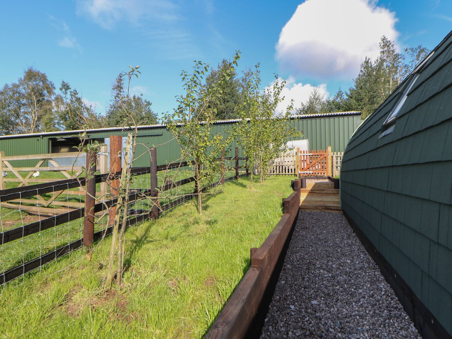 Belle’s View, Freehay, Staffordshire. Hot tub. Near Alton Towers. Enclosed garden. Off-road parking.