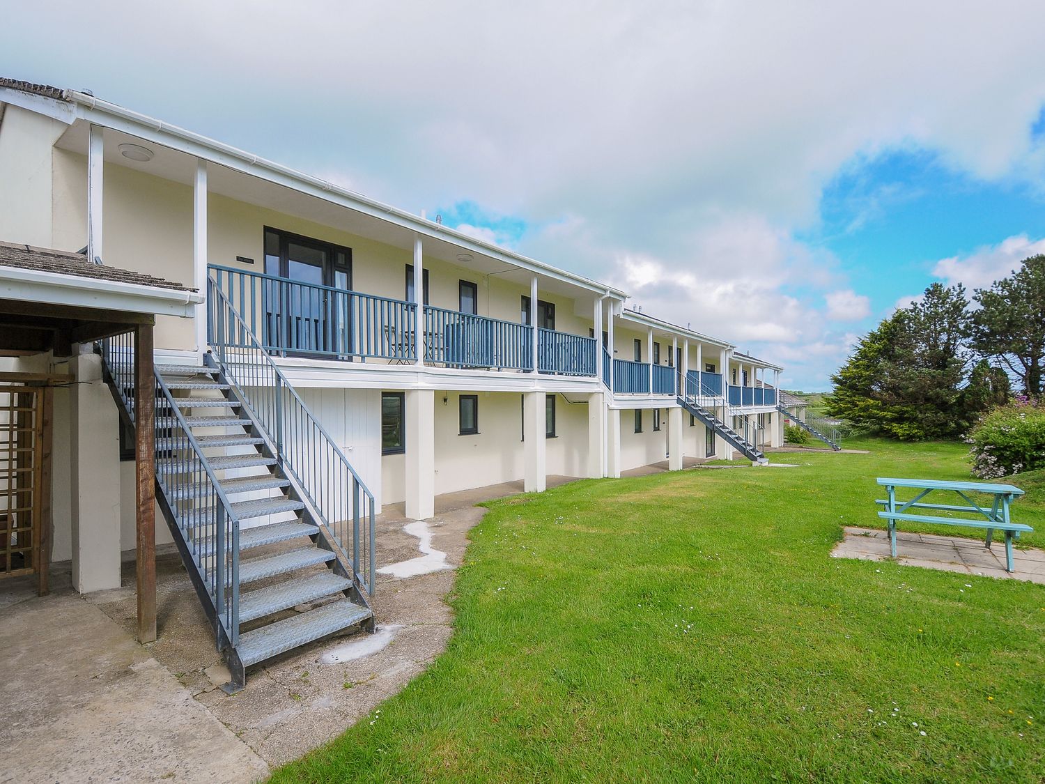 Willow at Moorhead Country Holidays near Woolfardisworthy, Devon. En-suites. Countryside view. WiFi