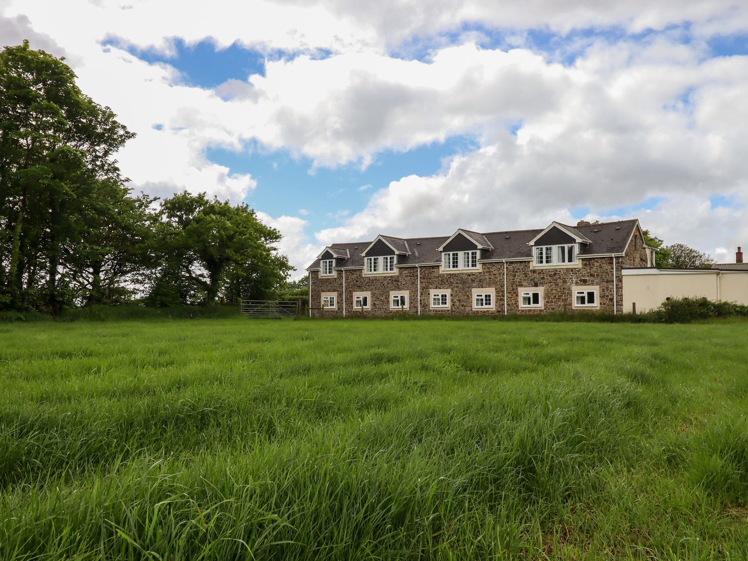 Willow at Moorhead Country Holidays near Woolfardisworthy, Devon. En-suites. Countryside view. WiFi