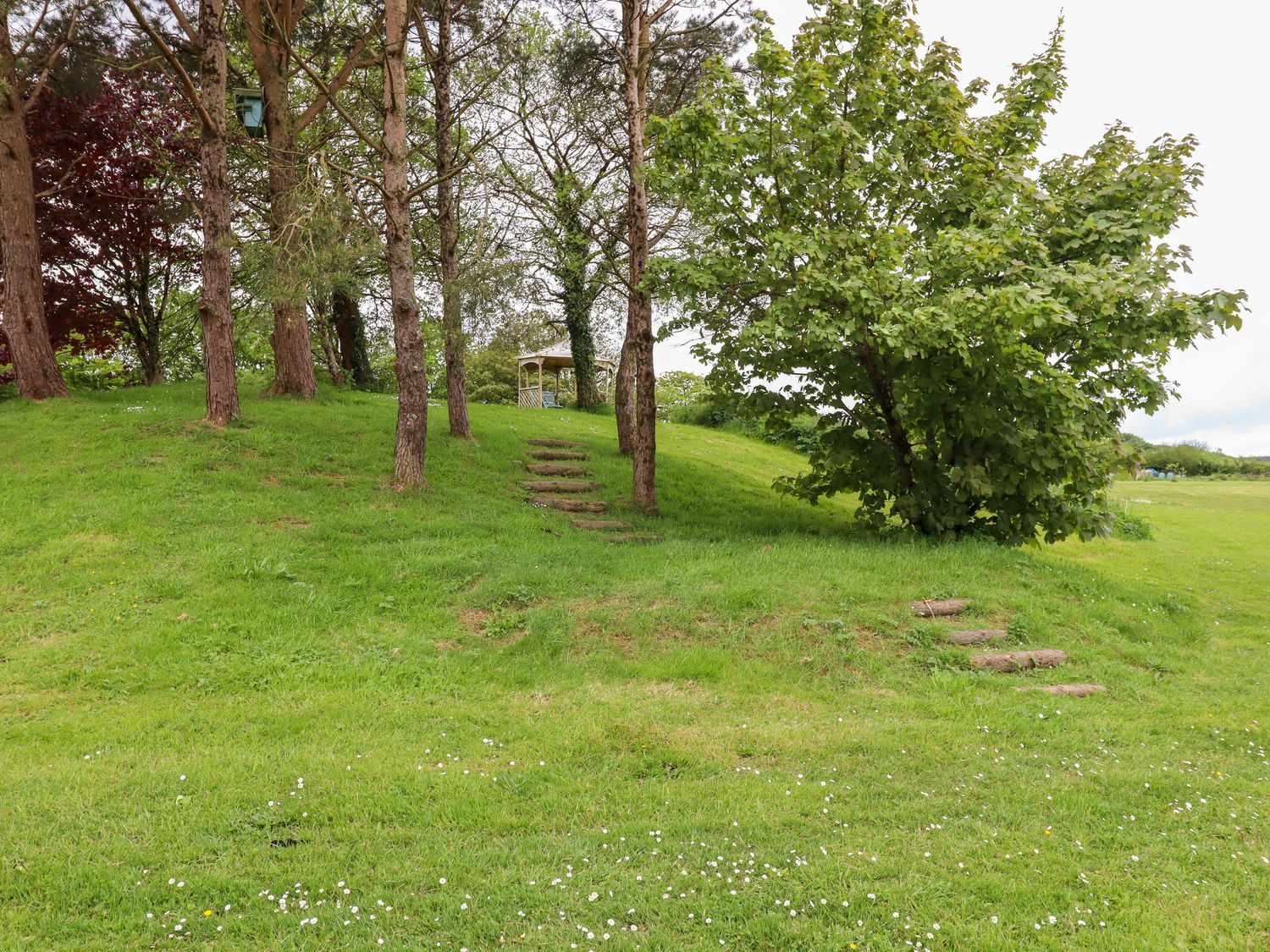 Willow at Moorhead Country Holidays near Woolfardisworthy, Devon. En-suites. Countryside view. WiFi