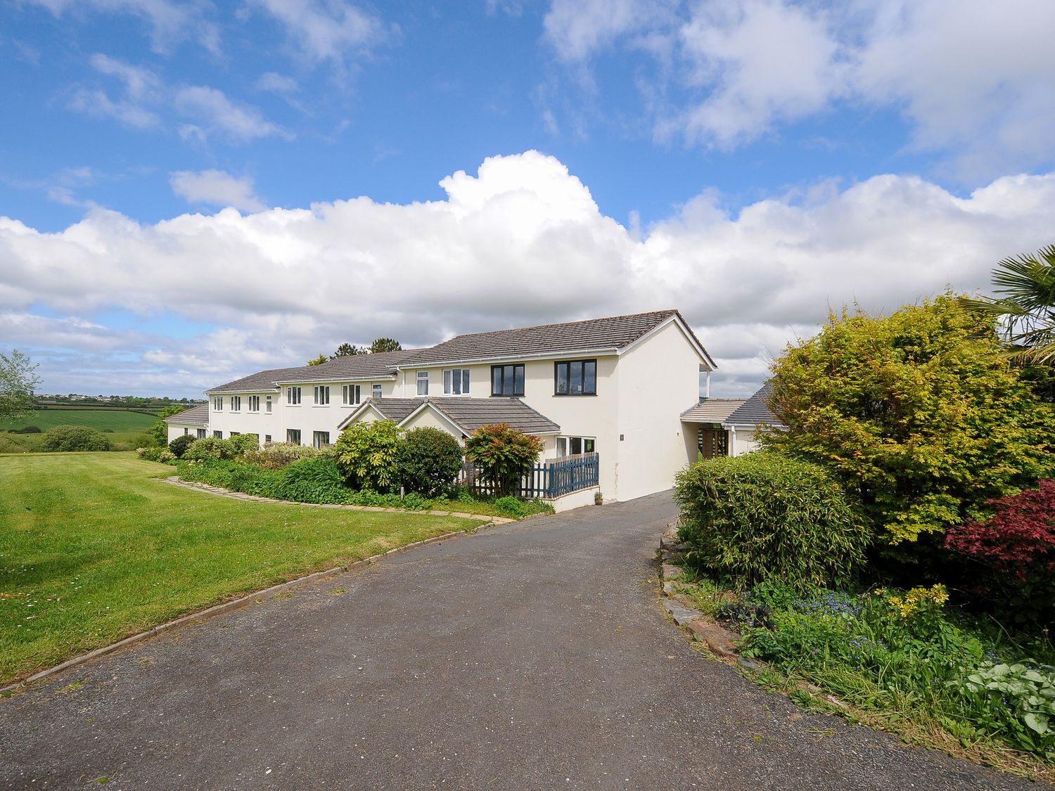 Sycamore at Moorhead Country Holidays, Moorhead Farm, near Woolfardisworthy, Devon. Open-plan. Rural