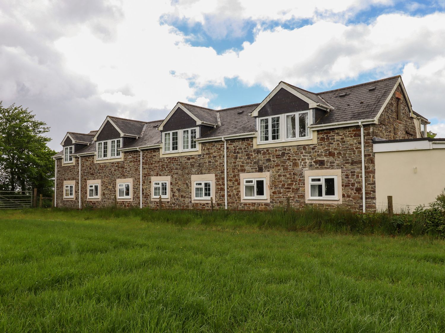 Sycamore at Moorhead Country Holidays, Moorhead Farm, near Woolfardisworthy, Devon. Open-plan. Rural