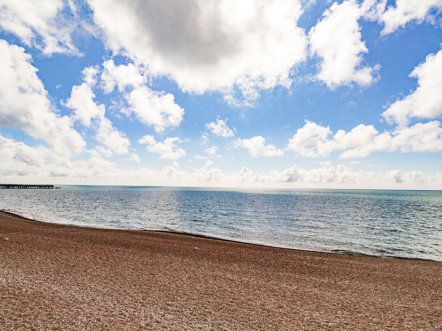 Zanzibar Beach House in St Leonards-On-Sea, East Sussex. Garden with hot tub and barbecue. Sea views