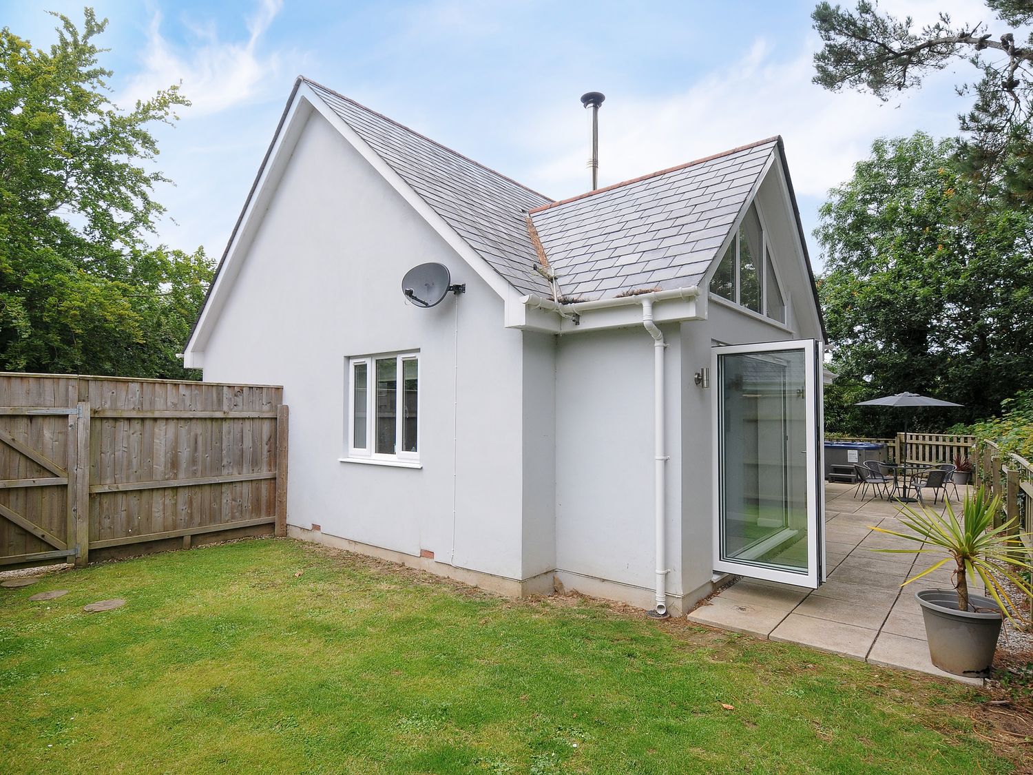 Seagrass, Bideford, in Devon. Hot tub. Woodburning stove. Enclosed garden. Near Exmoor National Park