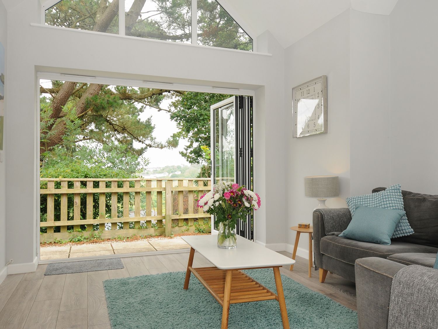 Seagrass, Bideford, in Devon. Hot tub. Woodburning stove. Enclosed garden. Near Exmoor National Park