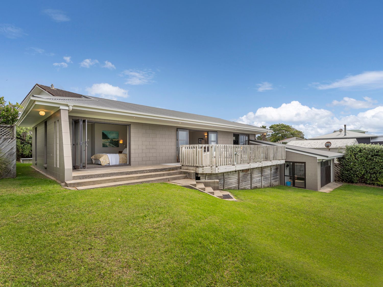 Surfside Sanctuary - Whiritoa Holiday Home                     photo 2