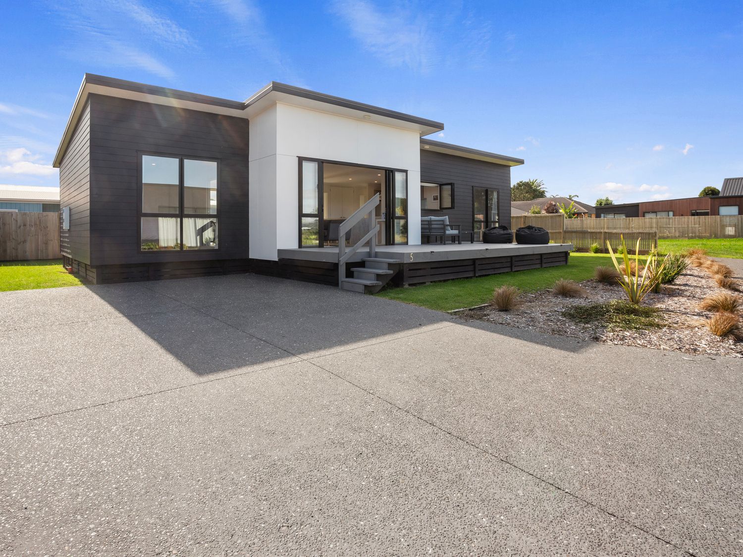 Modern Family Bach - Waihi Beach Holiday Home -  - 1156853 - photo 1