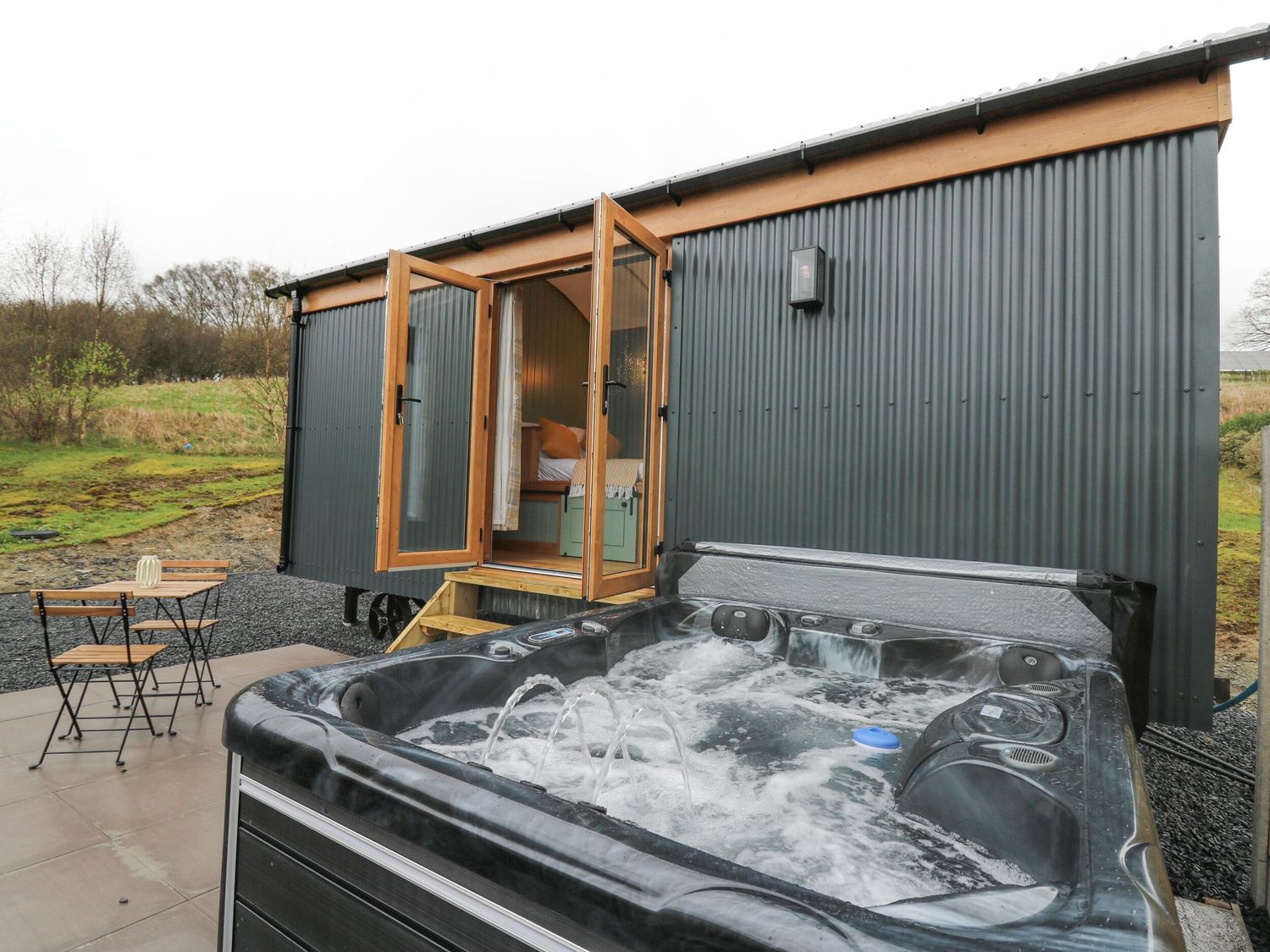 Dam View Shepherds Hut in Rhayader, Powys. Couple's retreat. Open-plan living. Mountain views. WiFi.