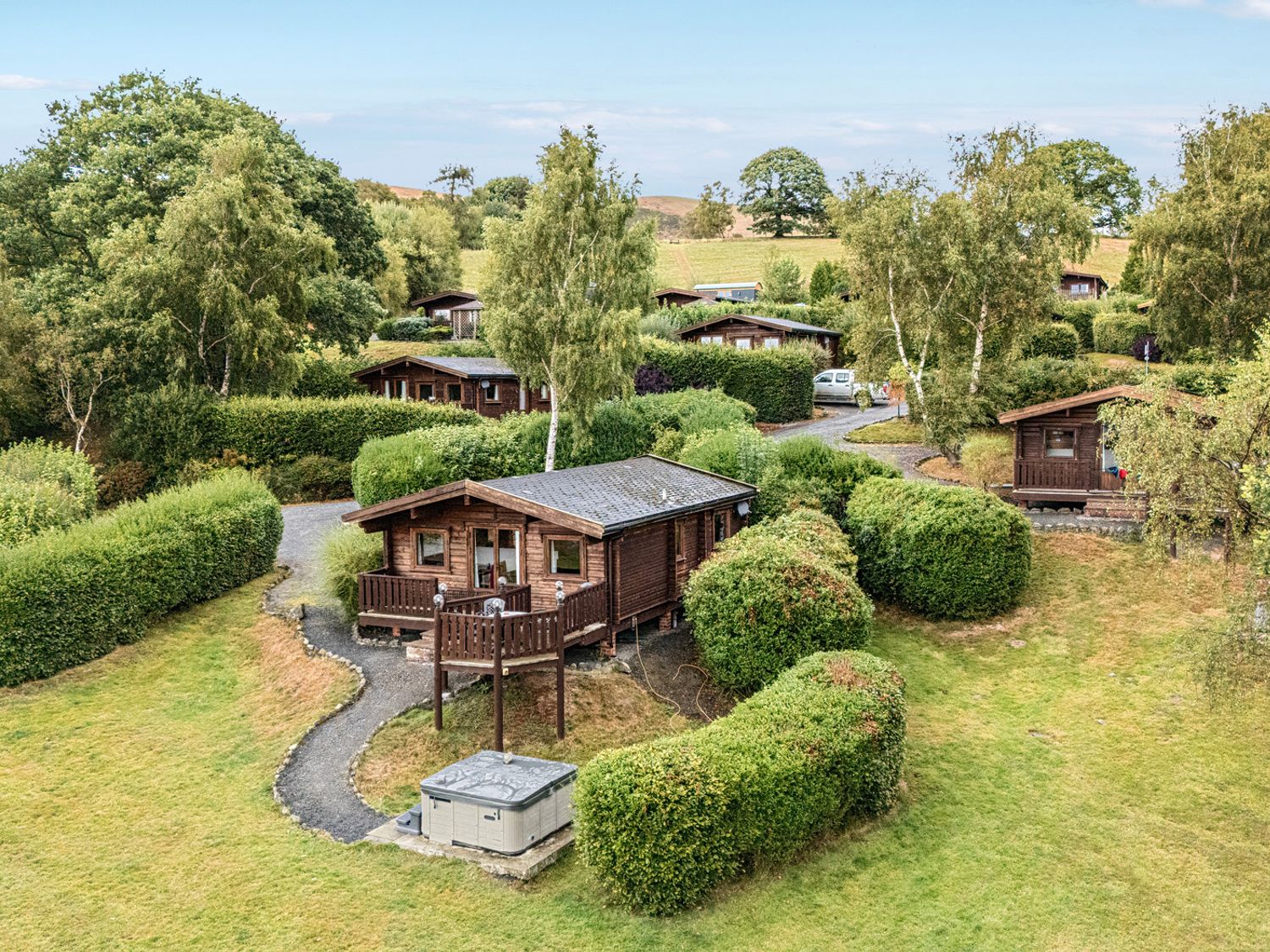 Dam View Shepherds Hut in Rhayader, Powys. Couple's retreat. Open-plan living. Mountain views. WiFi.