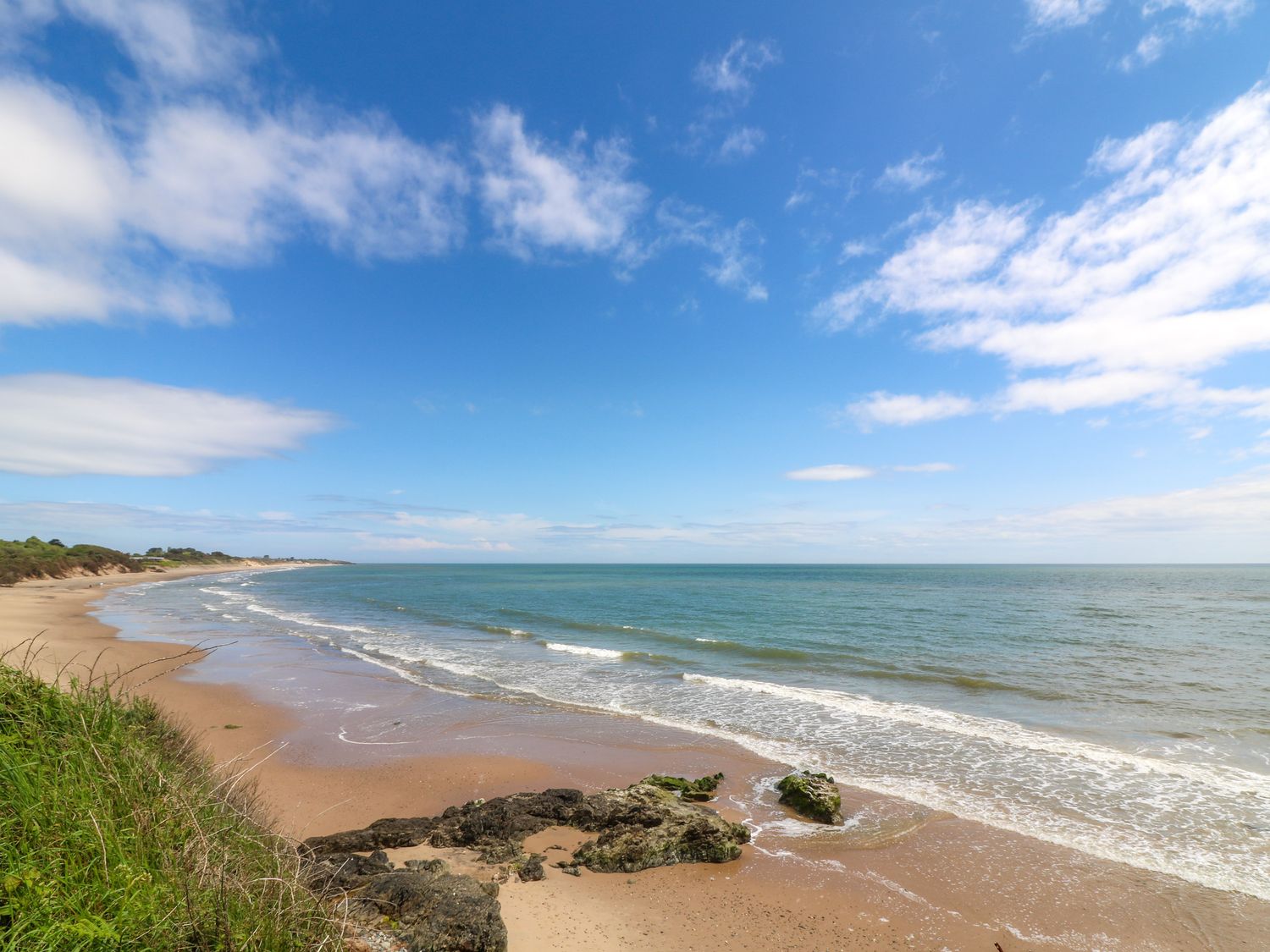 argazer, Ballymoney, Co. Wexford. Outdoor shower. Underfloor heating. Sea views. Close to a beach.