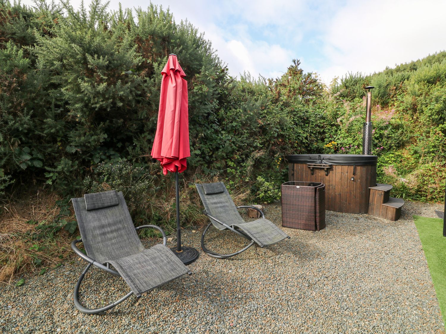 argazer, Ballymoney, Co. Wexford. Outdoor shower. Underfloor heating. Sea views. Close to a beach.