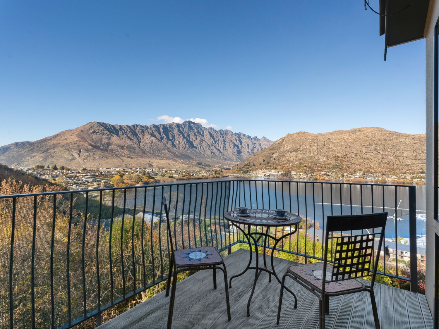 Remarkable Views - Queenstown Holiday Home -  - 1157608 - photo 1