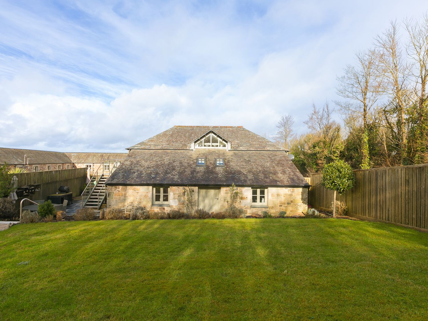 Stable Loft in , St Columb Major. Enclosed garden. Open plan. En-suite. Near coast. Off-road parking