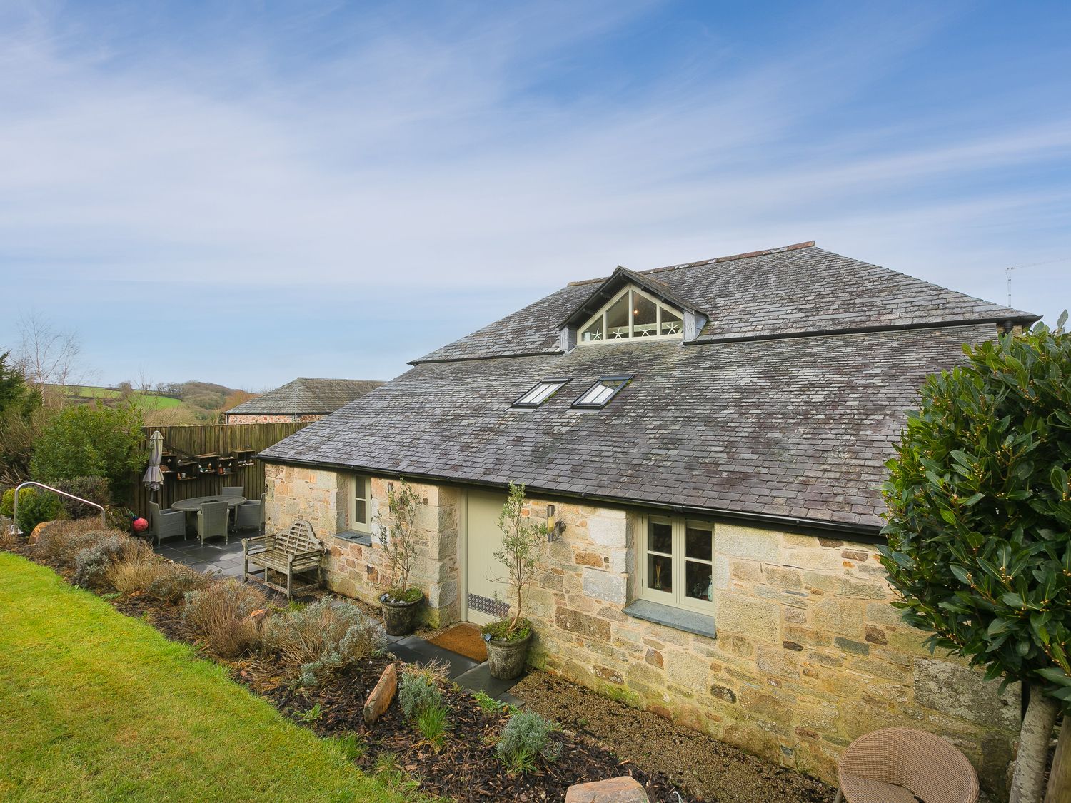 Stable Loft in , St Columb Major. Enclosed garden. Open plan. En-suite. Near coast. Off-road parking