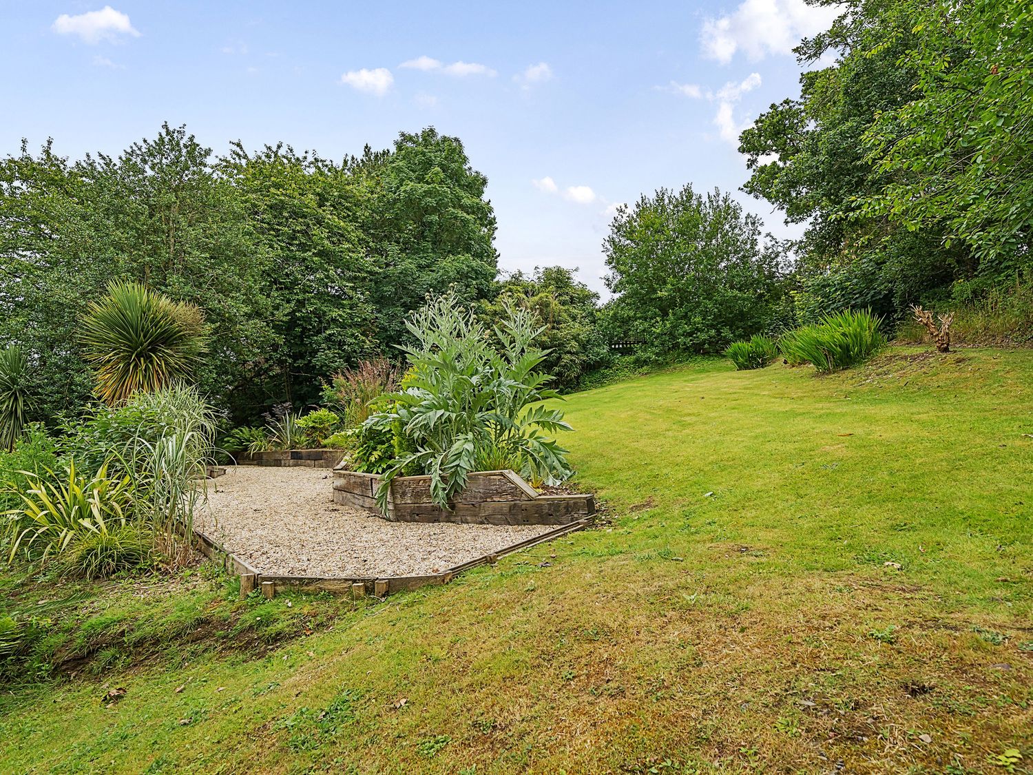 Mallacleave House in Bideford, Devon. Woodburning stove. Panoramic views. Hot tub. Countryside views