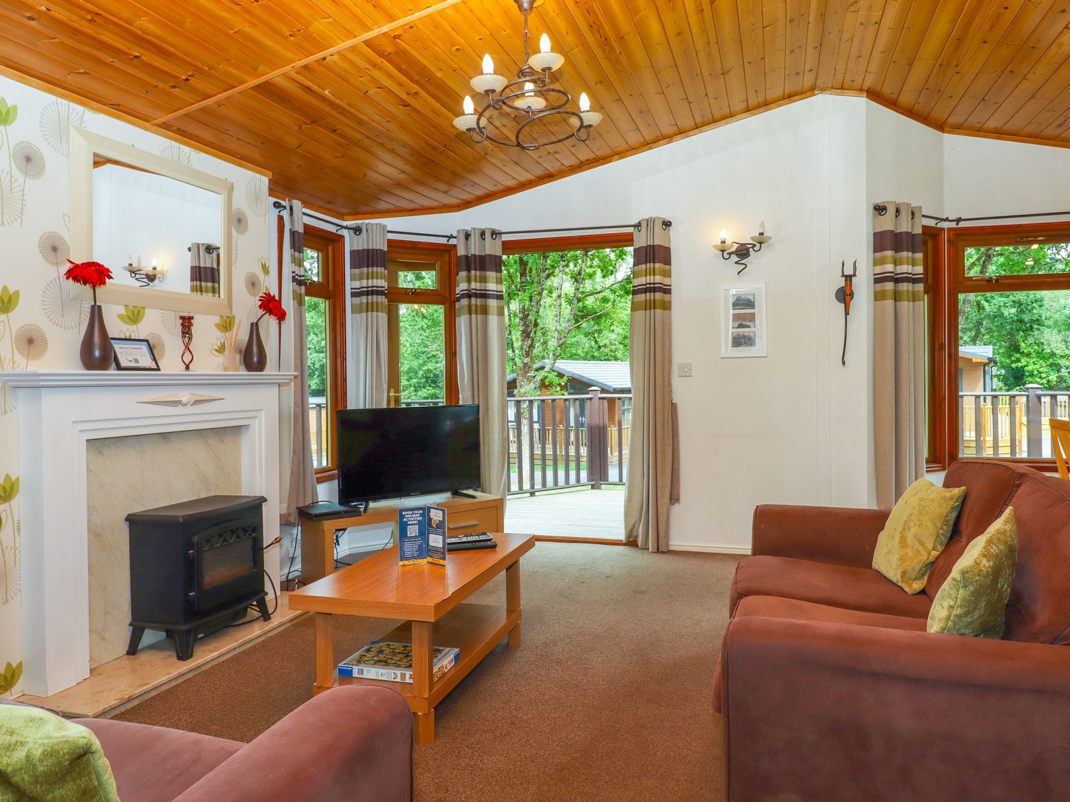 Deer Park Lodge 8 - Fawn Lodge, Chudleigh, near Chudleigh, Devon. Close to a National Park. On-site.