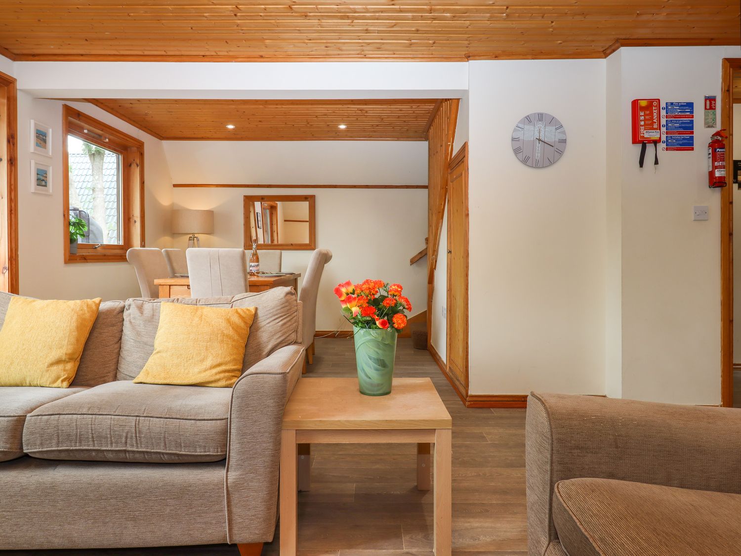 Lodge 45 - Lazy Bear, near Chudleigh in Devon. On-site facilities. Open-plan. Pet-friendly. Hot tub.