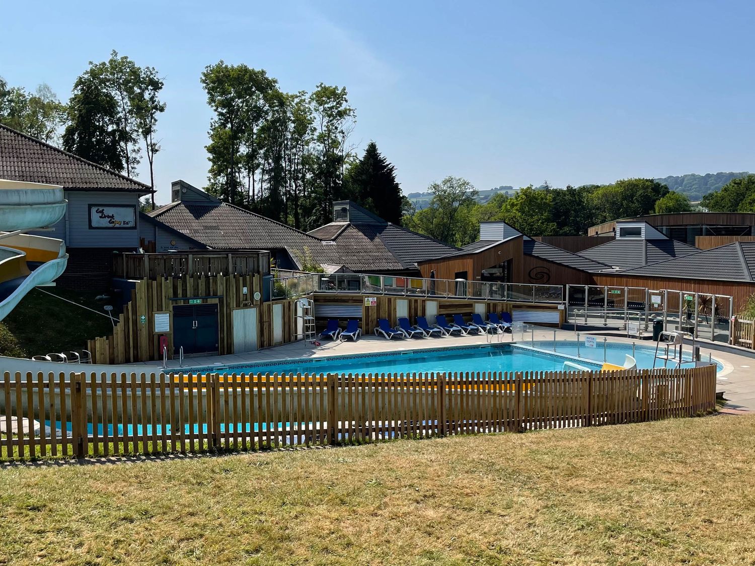 Lodge 45 - Lazy Bear, near Chudleigh in Devon. On-site facilities. Open-plan. Pet-friendly. Hot tub.