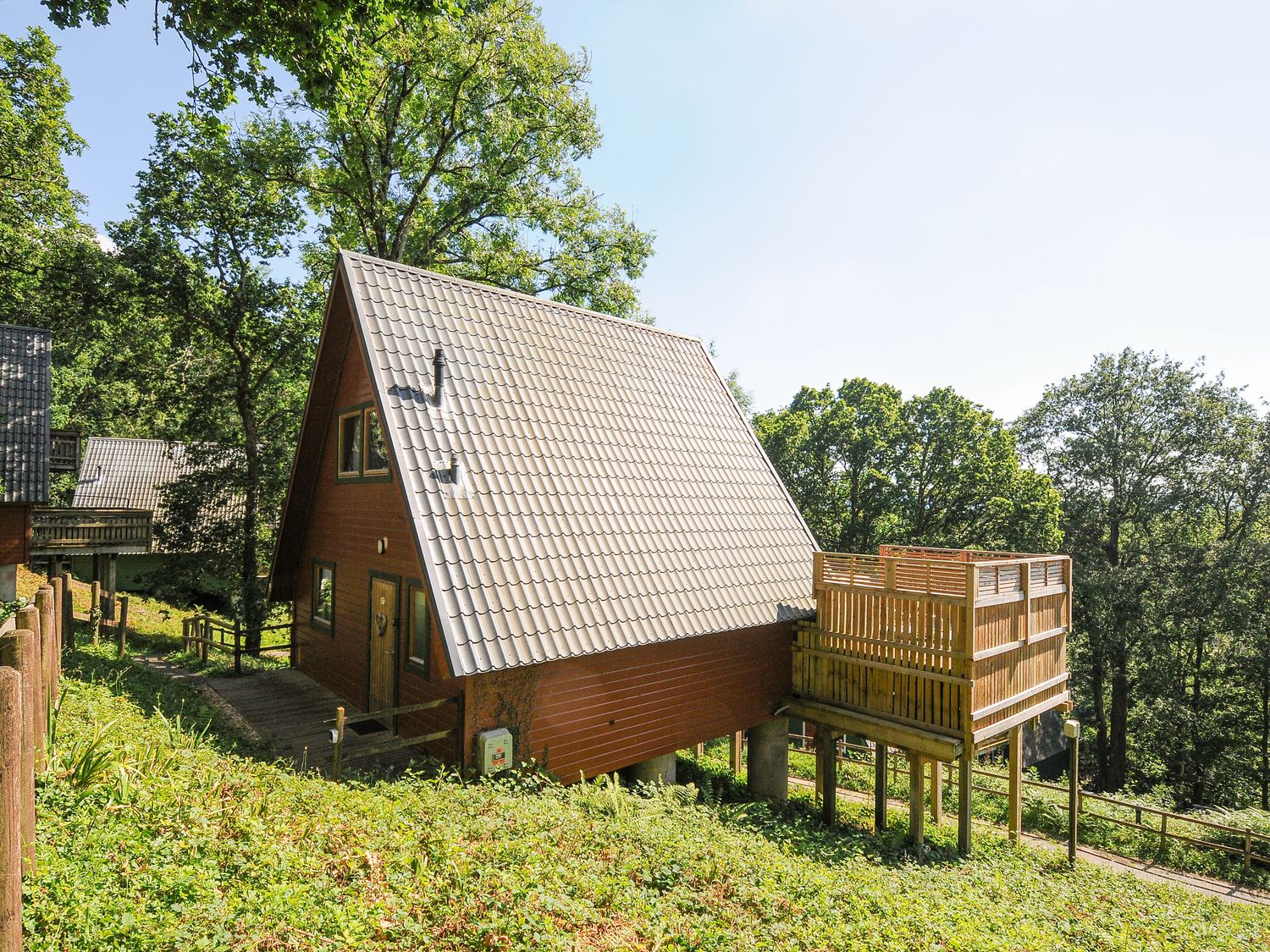 Lodge 47 - Primrose Lodge, near Chudleigh, Devon. On-site facilities. Open-plan. Pet-friendly. WiFi.