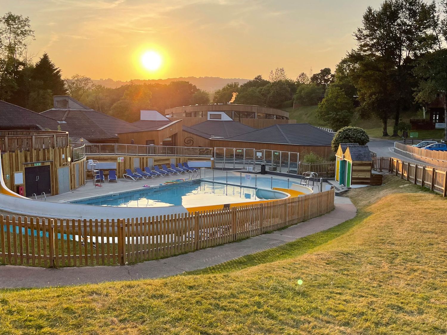 Lodge 47 - Primrose Lodge, near Chudleigh, Devon. On-site facilities. Open-plan. Pet-friendly. WiFi.