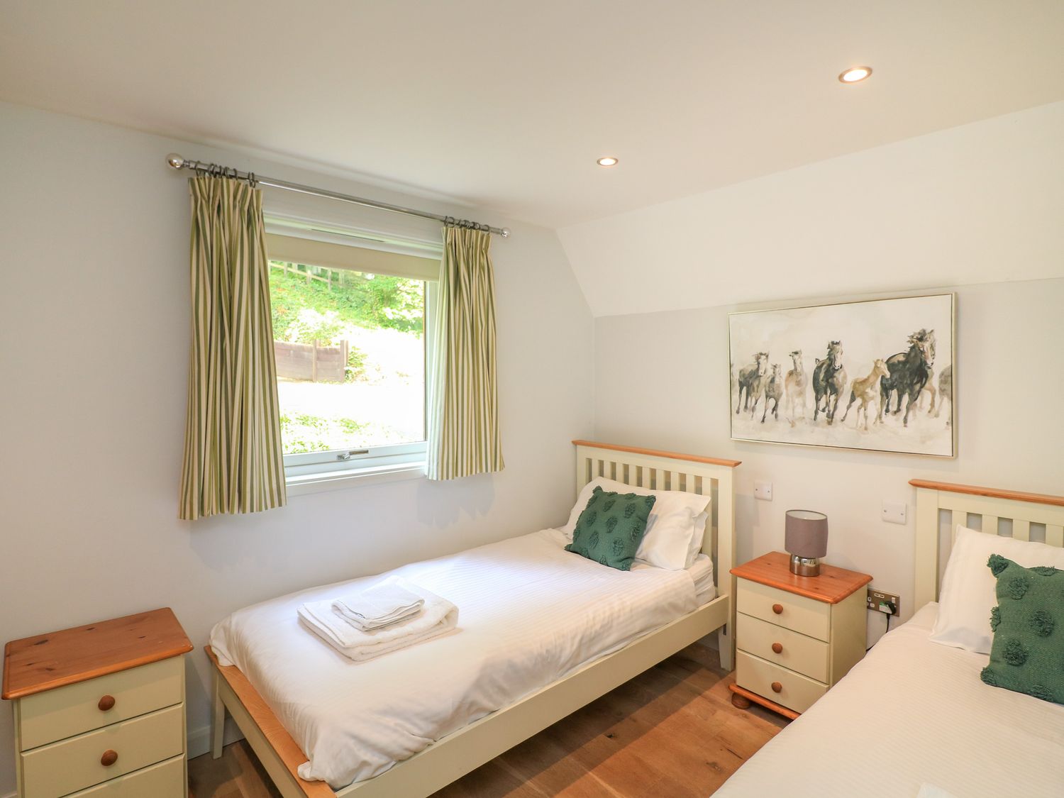 Lodge 52 - Orchid Lodge, near Chudleigh in Devon. On-site facilities. Open-plan. Pets. Hot tub. WiFi