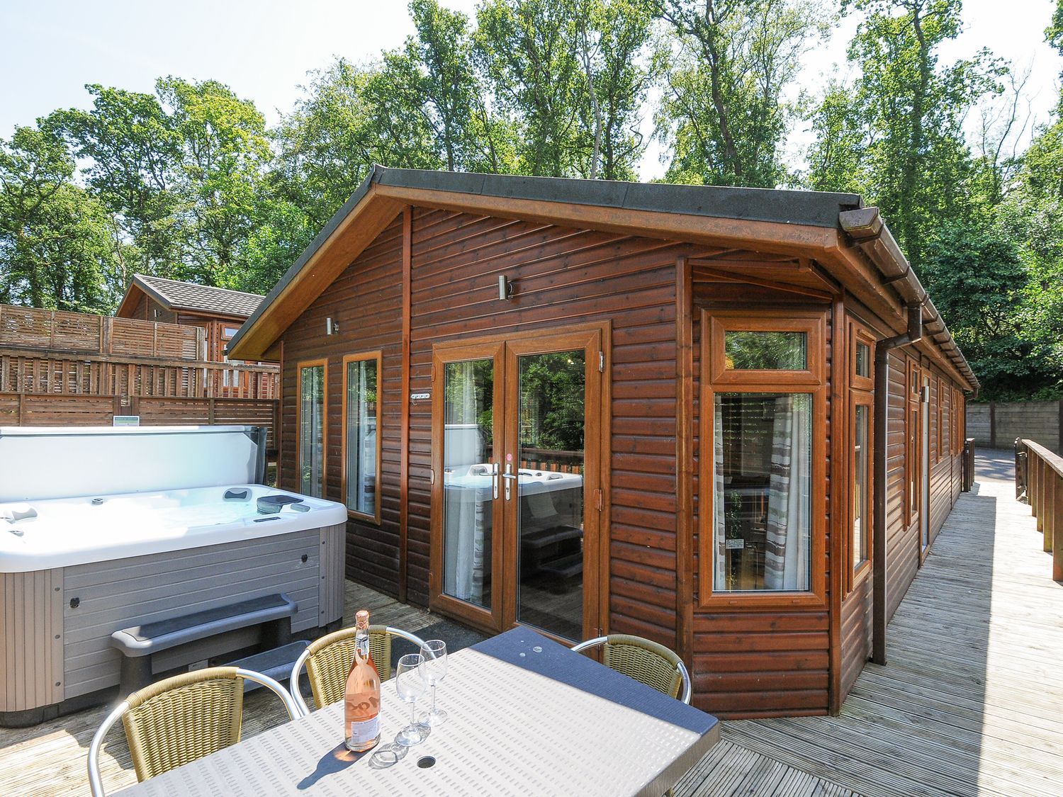 Belvedere Heights 6 - Belverdere Lodge, near Chudleigh, Devon. Hot tub. Pet-friendly. Near to a pub.