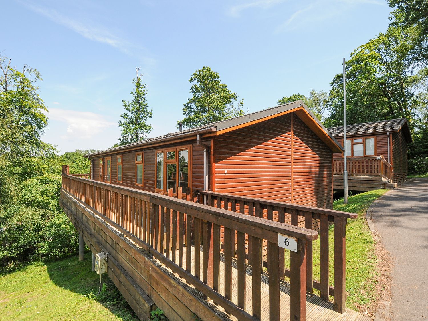 Belvedere Heights 6 - Belverdere Lodge, near Chudleigh, Devon. Hot tub. Pet-friendly. Near to a pub.