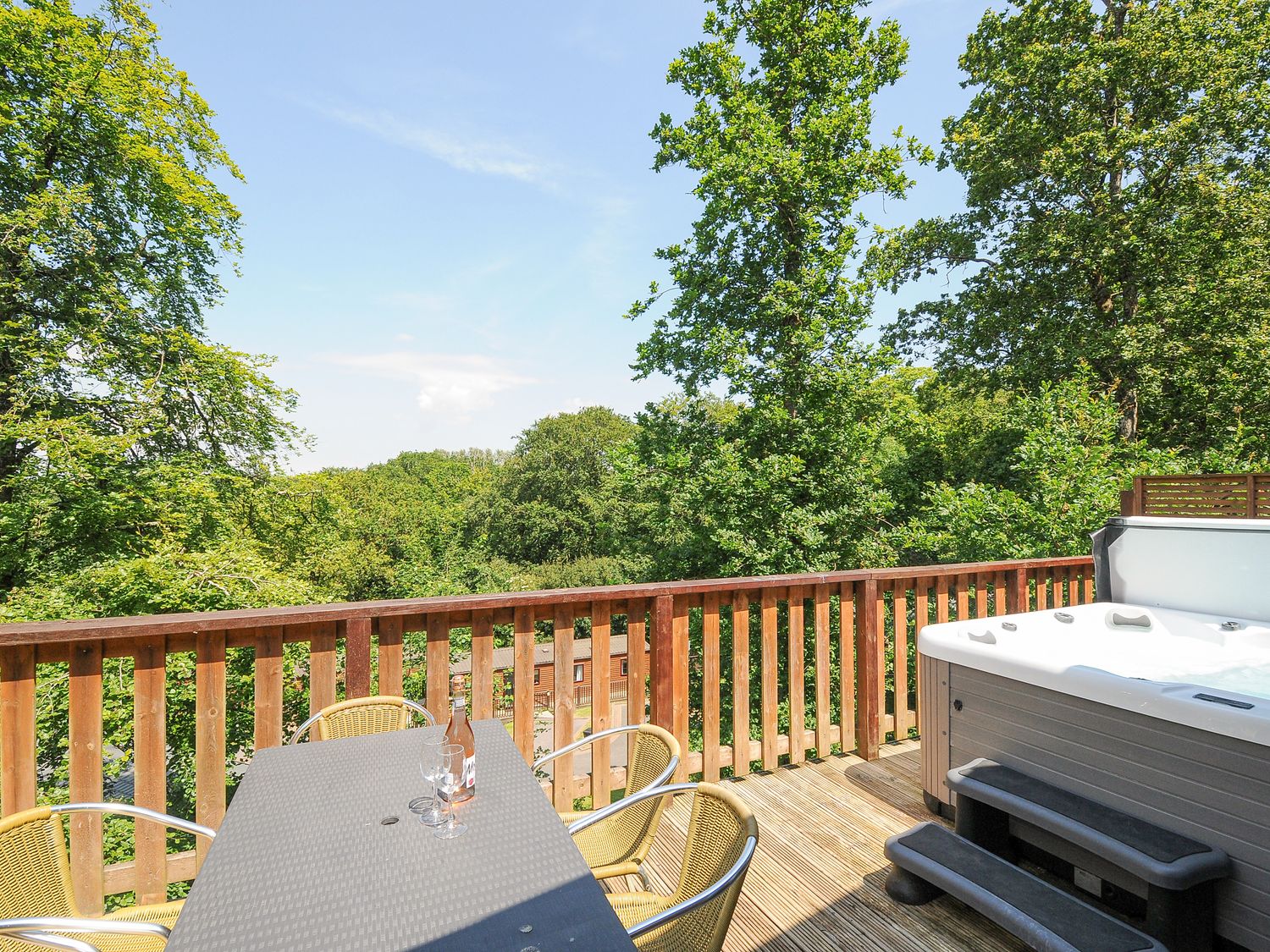 Belvedere Heights 6 - Belverdere Lodge, near Chudleigh, Devon. Hot tub. Pet-friendly. Near to a pub.