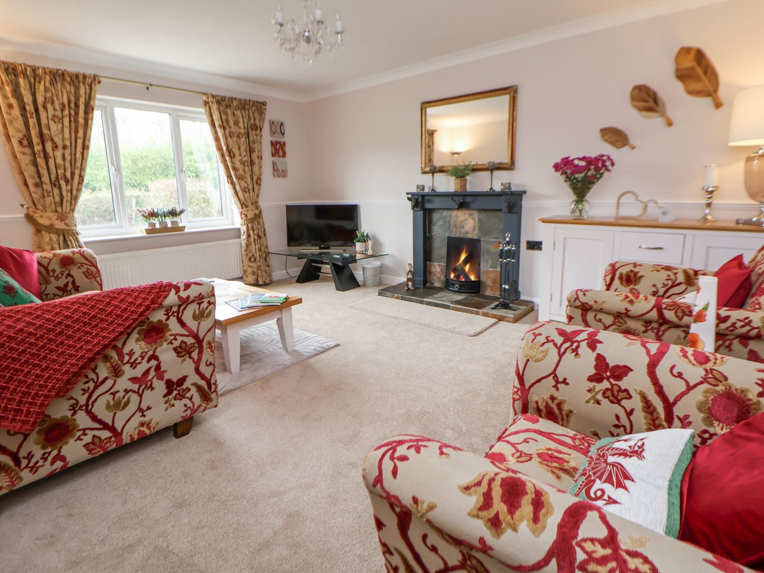 2 Mountain View, Chirk, Wrexham. Pet-friendly. Near AONB. Near shop. Near to a pub. Off-road parking