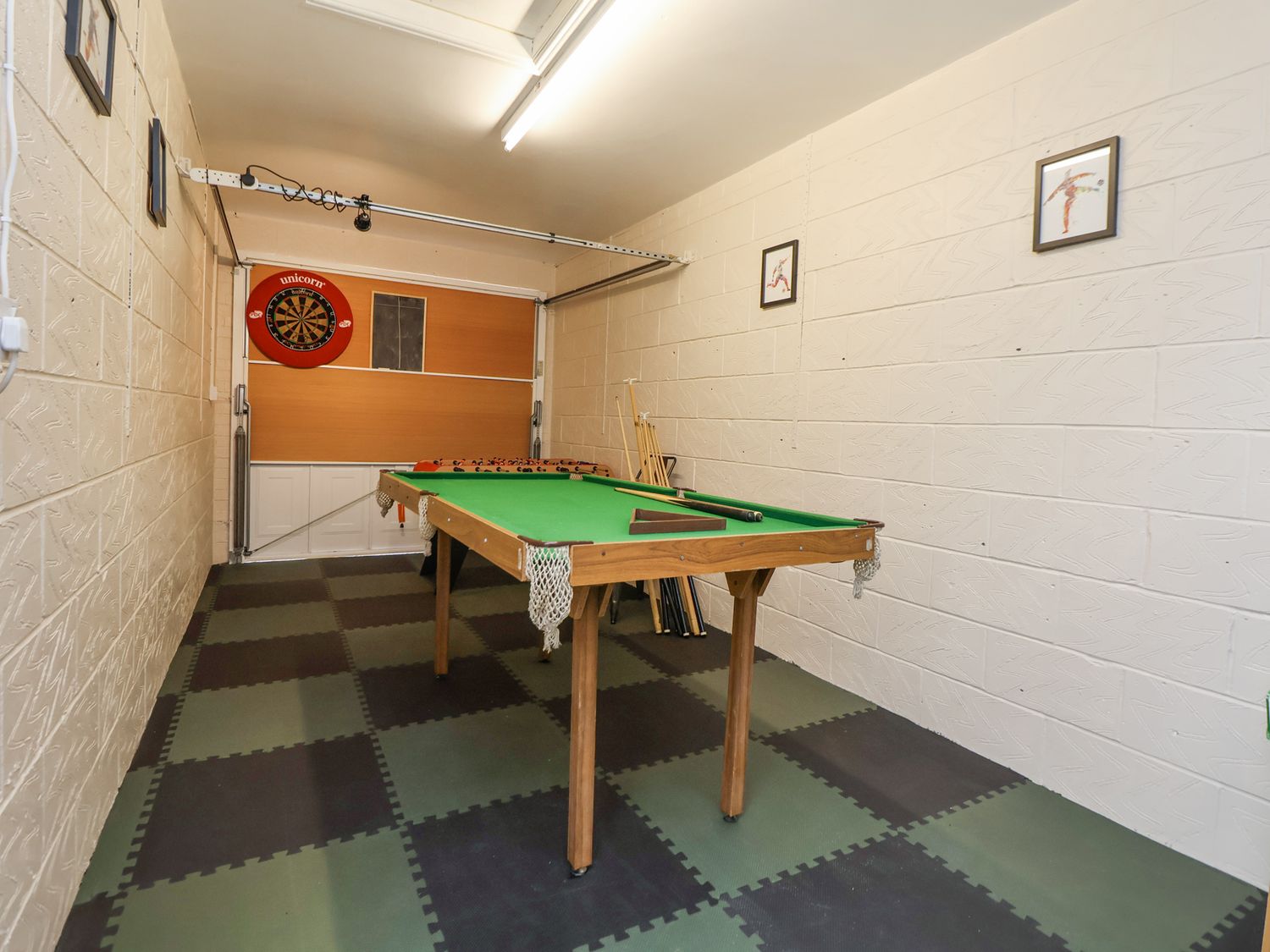 2 Mountain View, Chirk, Wrexham. Pet-friendly. Near AONB. Near shop. Near to a pub. Off-road parking