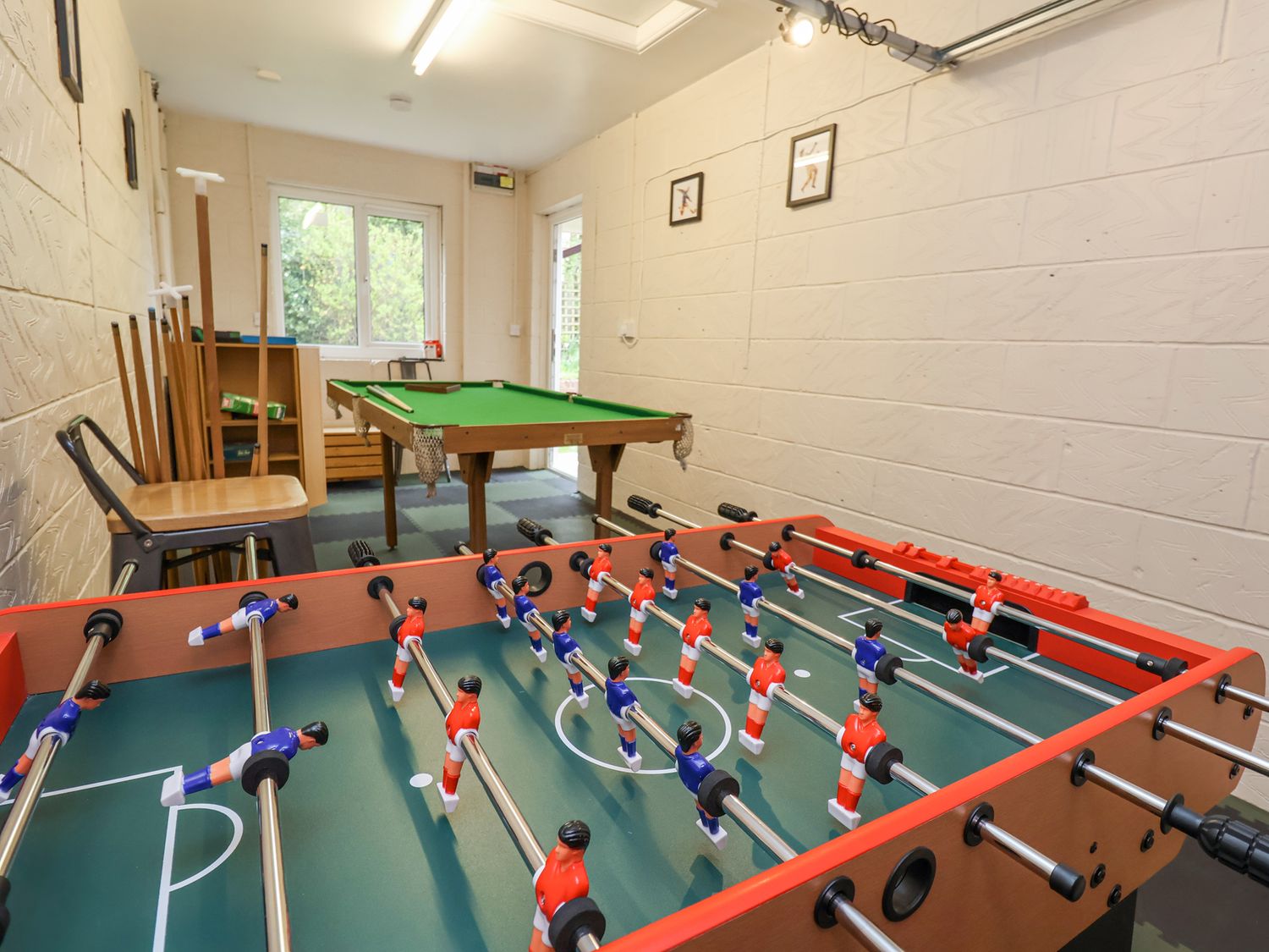 2 Mountain View, Chirk, Wrexham. Pet-friendly. Near AONB. Near shop. Near to a pub. Off-road parking