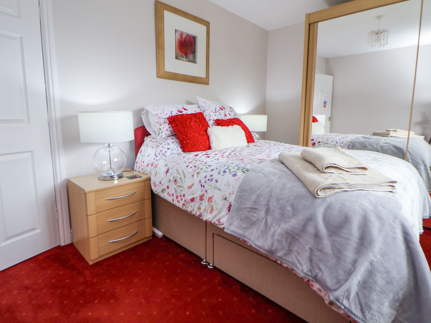 2 Mountain View, Chirk, Wrexham. Pet-friendly. Near AONB. Near shop. Near to a pub. Off-road parking