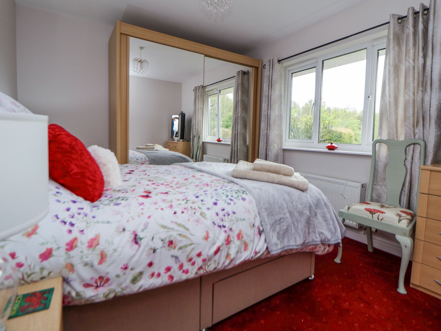 2 Mountain View, Chirk, Wrexham. Pet-friendly. Near AONB. Near shop. Near to a pub. Off-road parking
