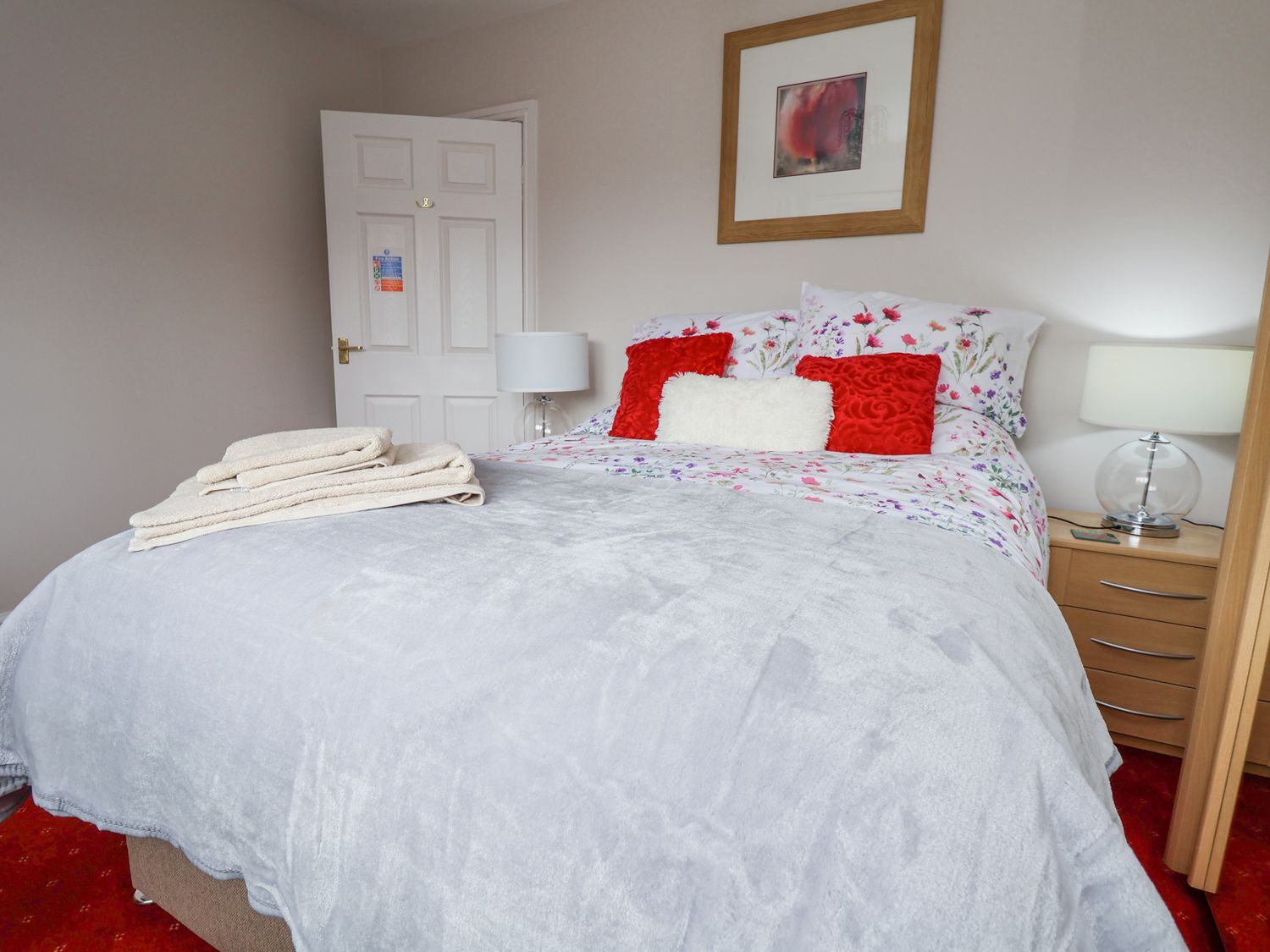 2 Mountain View, Chirk, Wrexham. Pet-friendly. Near AONB. Near shop. Near to a pub. Off-road parking