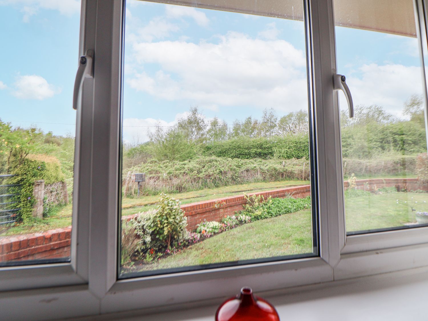 2 Mountain View, Chirk, Wrexham. Pet-friendly. Near AONB. Near shop. Near to a pub. Off-road parking